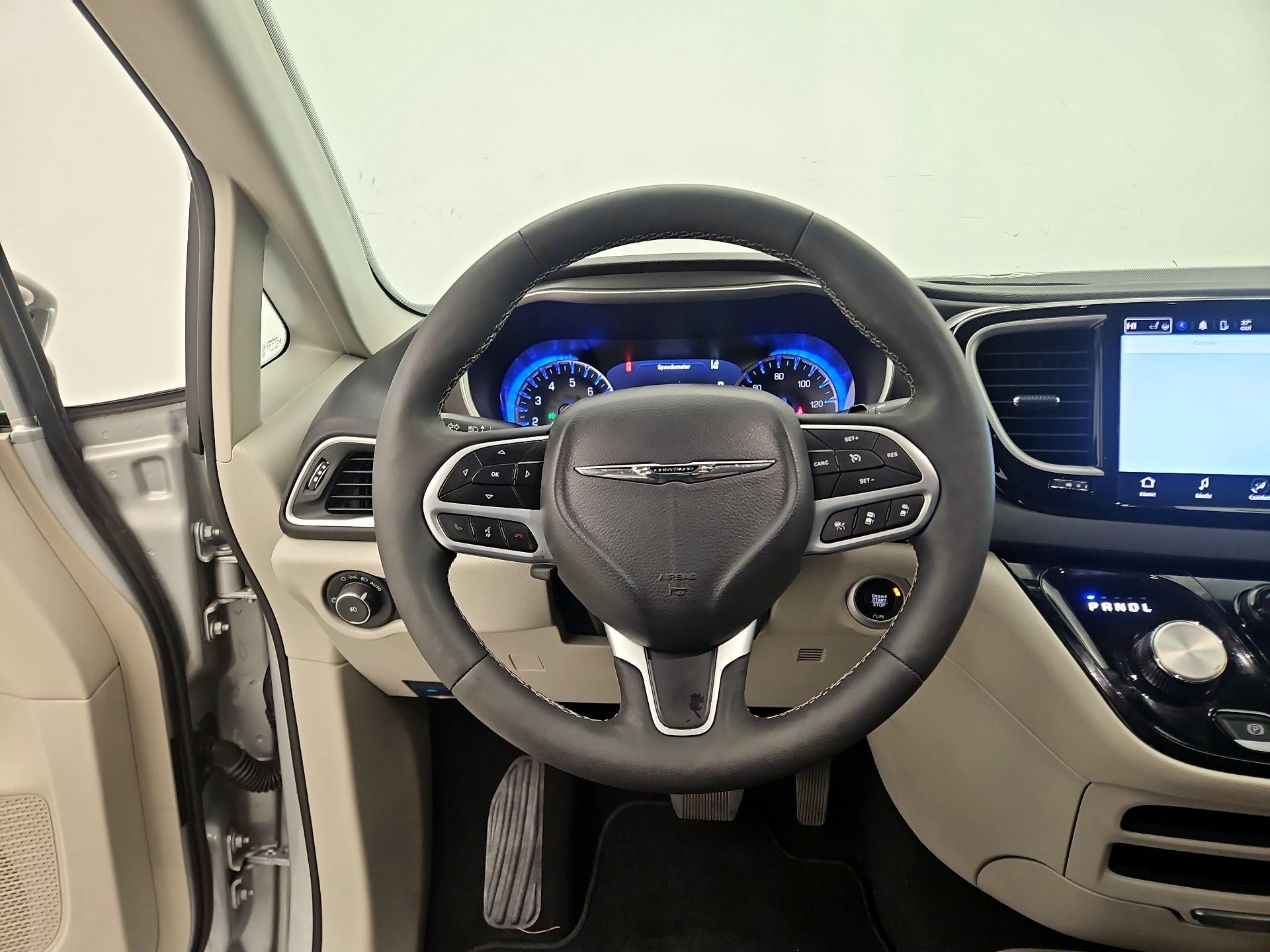 Thumbnail: 2024 Chrysler Pacifica - 10