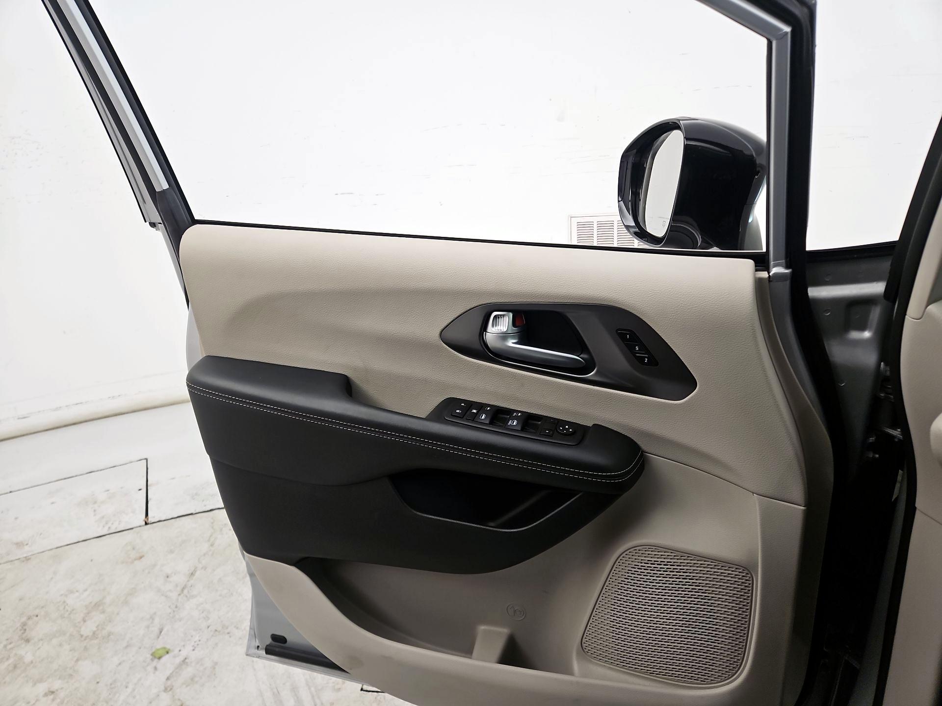 Thumbnail: 2024 Chrysler Pacifica - 12