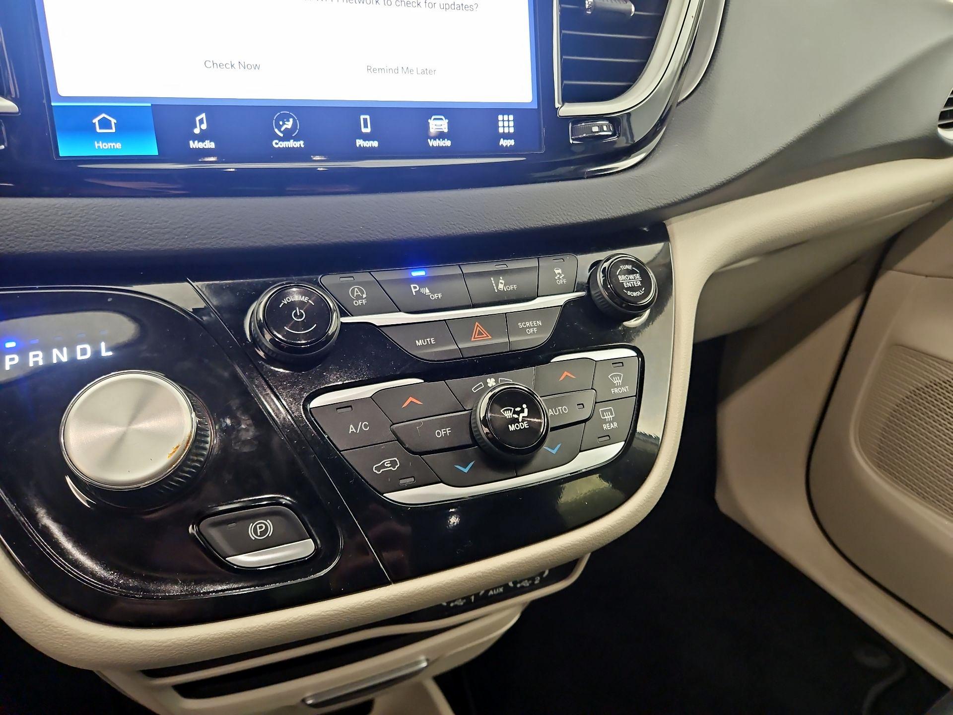 Thumbnail: 2024 Chrysler Pacifica - 16