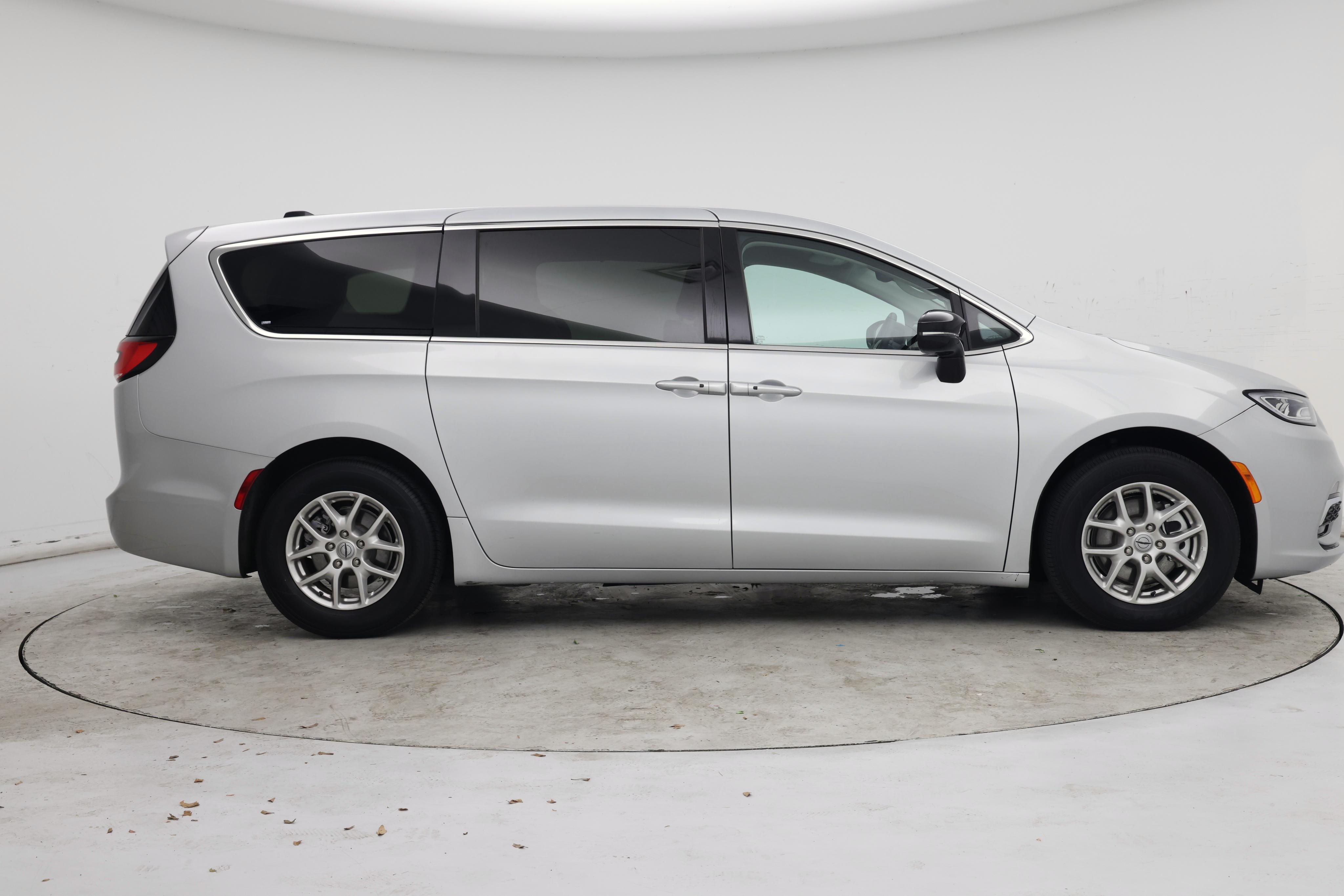 Thumbnail: 2024 Chrysler Pacifica - 7