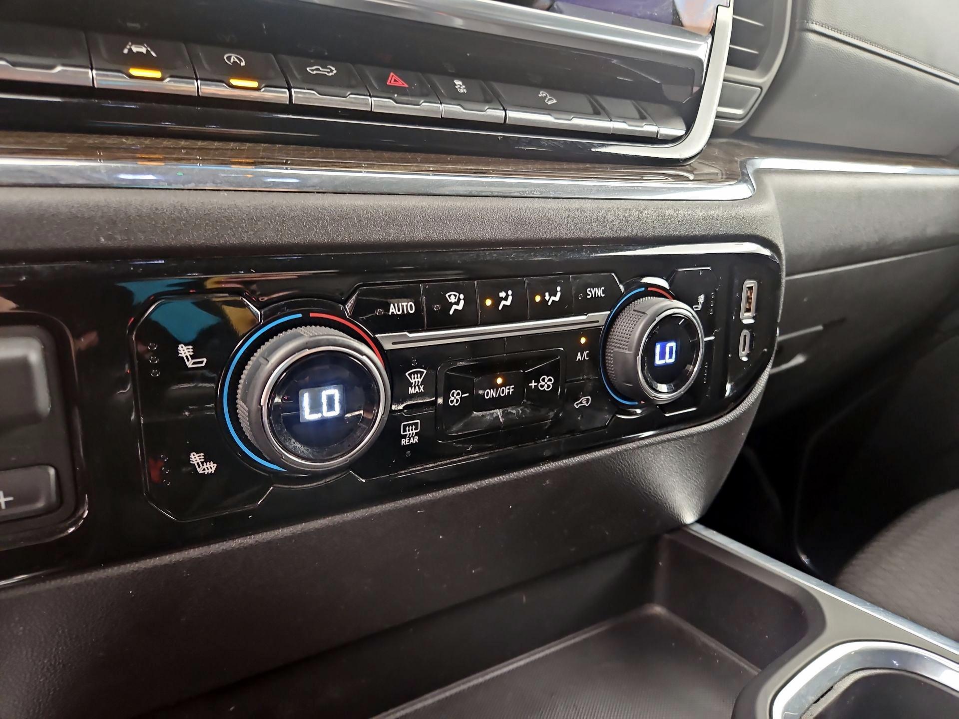 Thumbnail: 2024 Chevrolet Silverado 1500 - 17