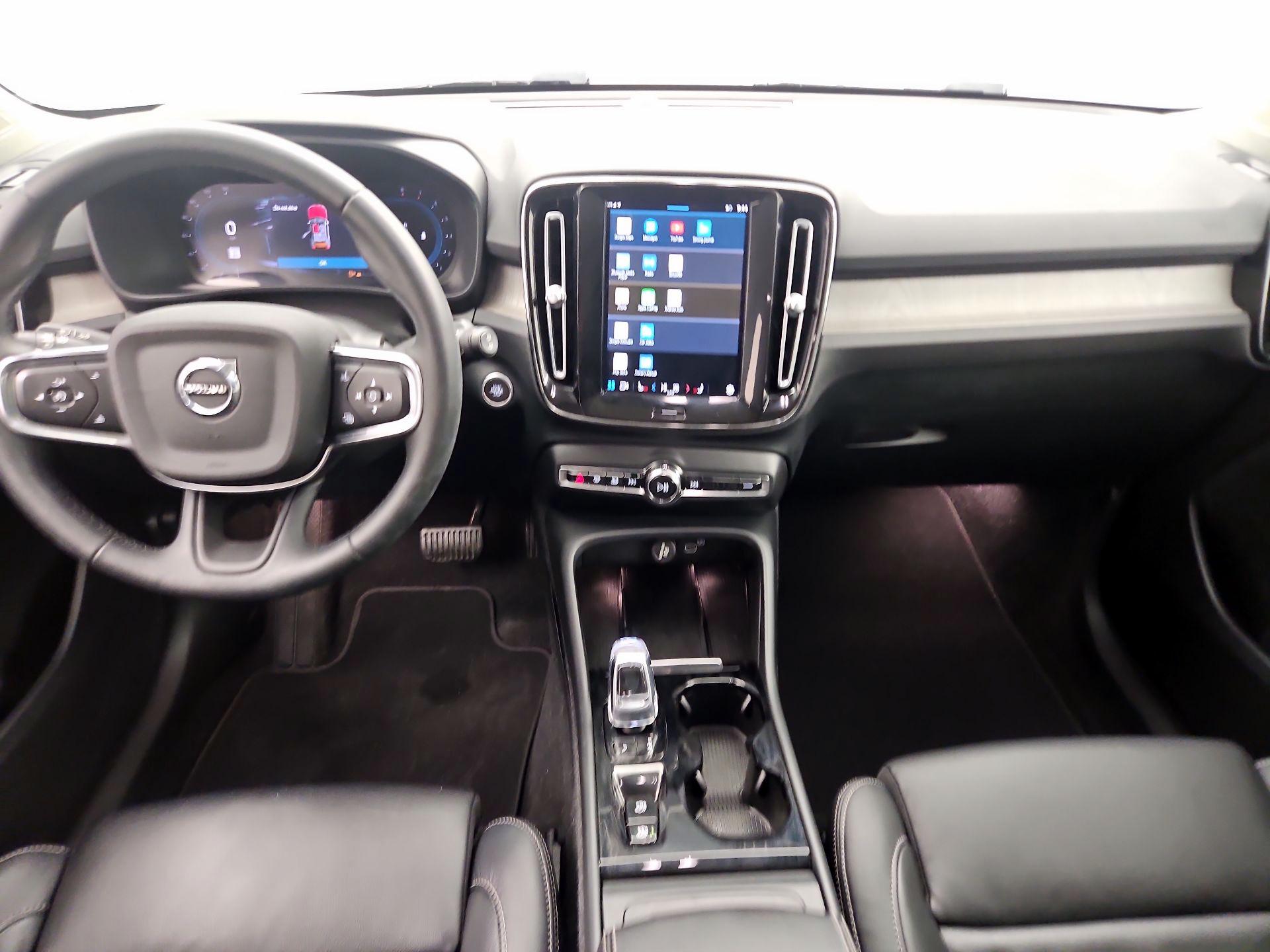 Thumbnail: 2023 Volvo XC40 - 9