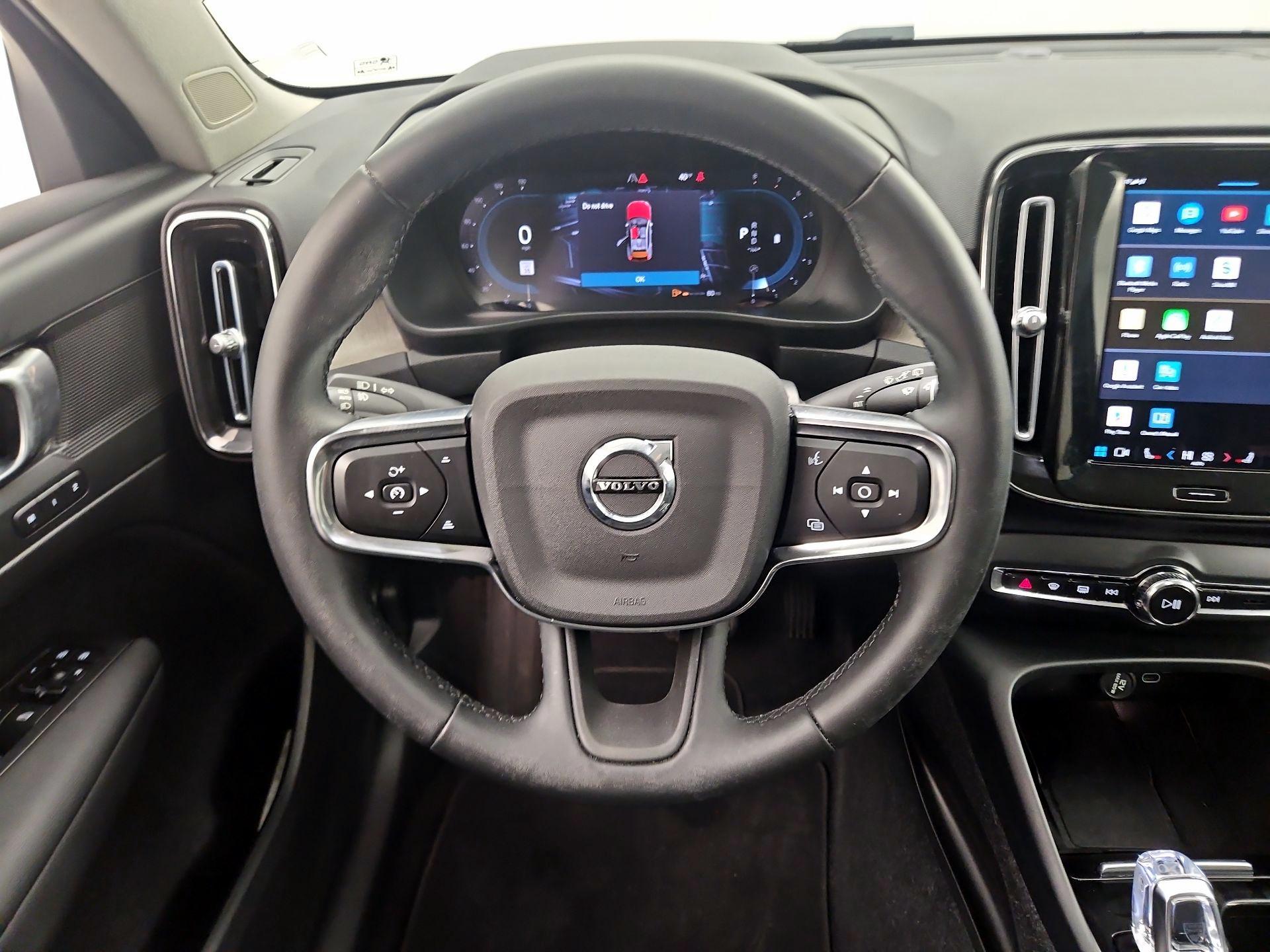 Thumbnail: 2023 Volvo XC40 - 10