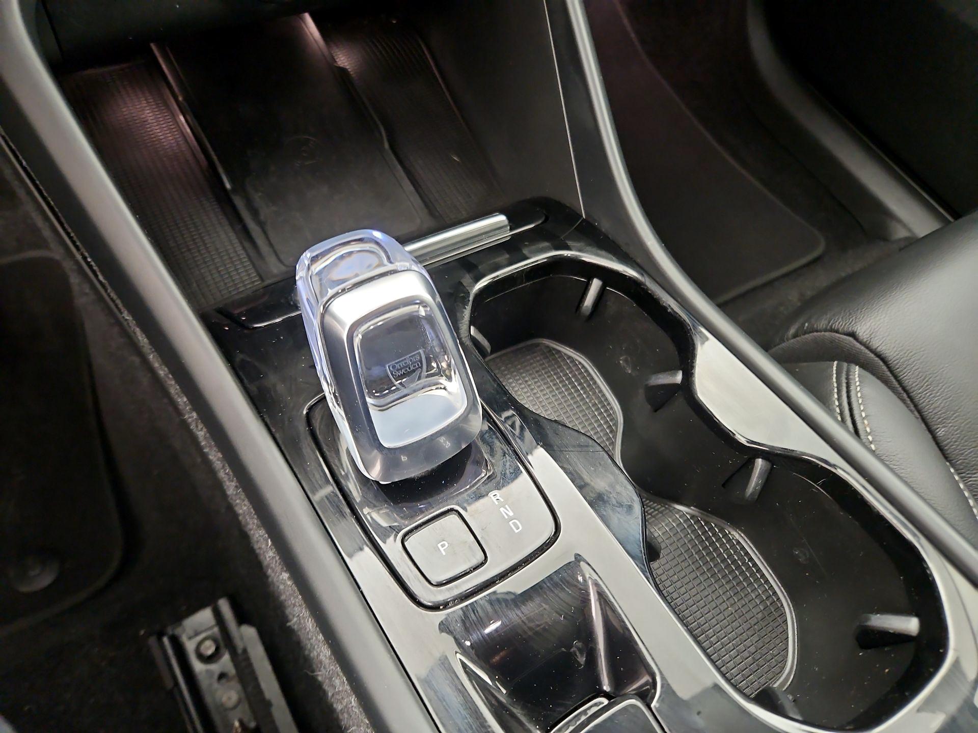 Thumbnail: 2023 Volvo XC40 - 17