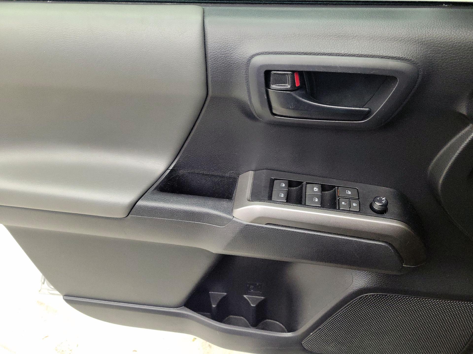 Thumbnail: 2022 Toyota Tacoma - 12