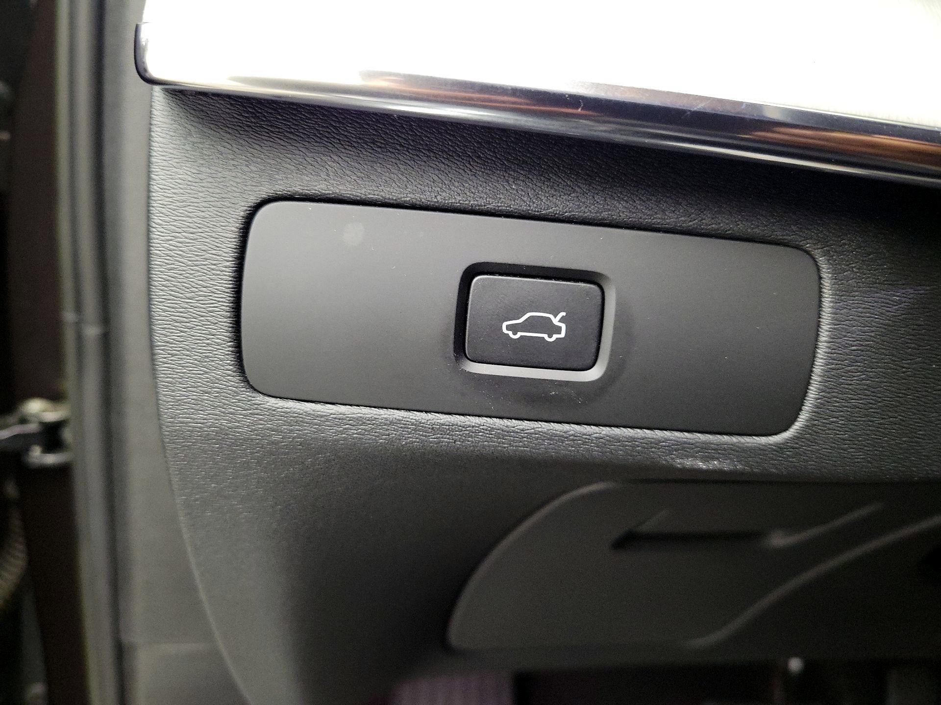 Thumbnail: 2023 Volvo XC90 - 13