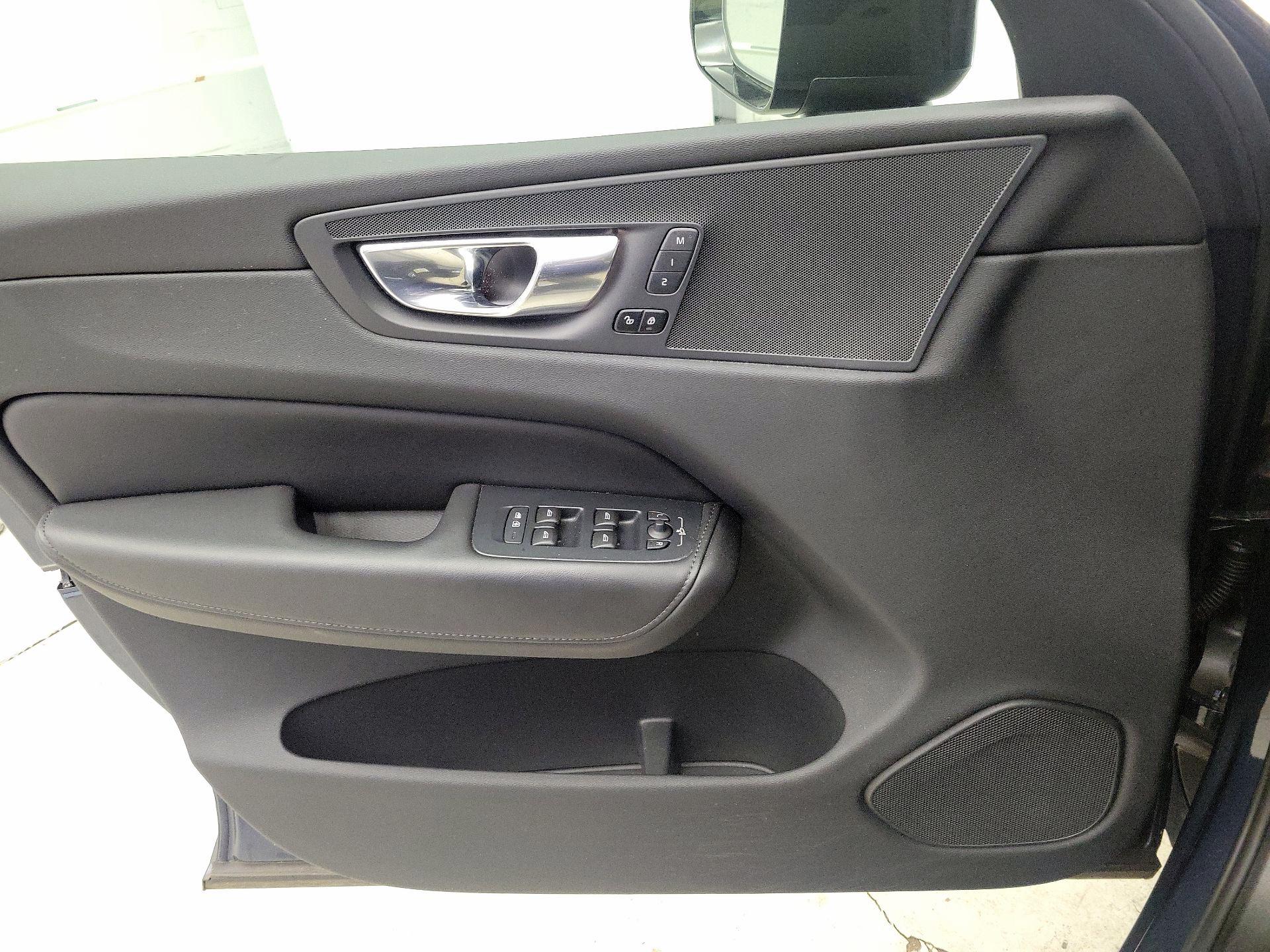 Thumbnail: 2024 Volvo XC60 - 12