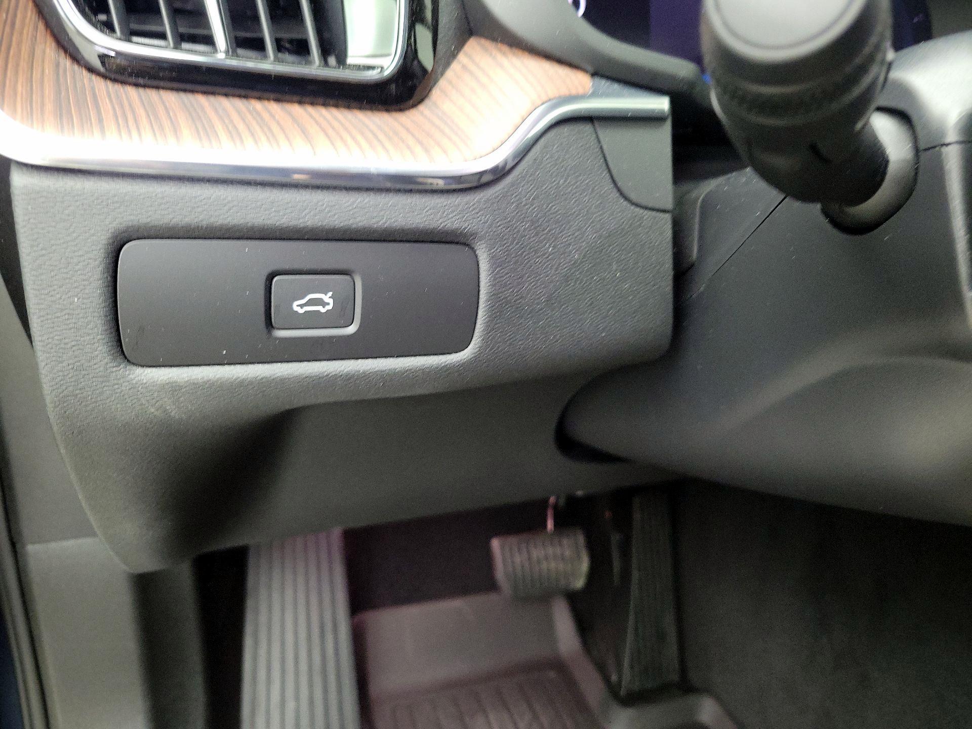 Thumbnail: 2024 Volvo XC60 - 13