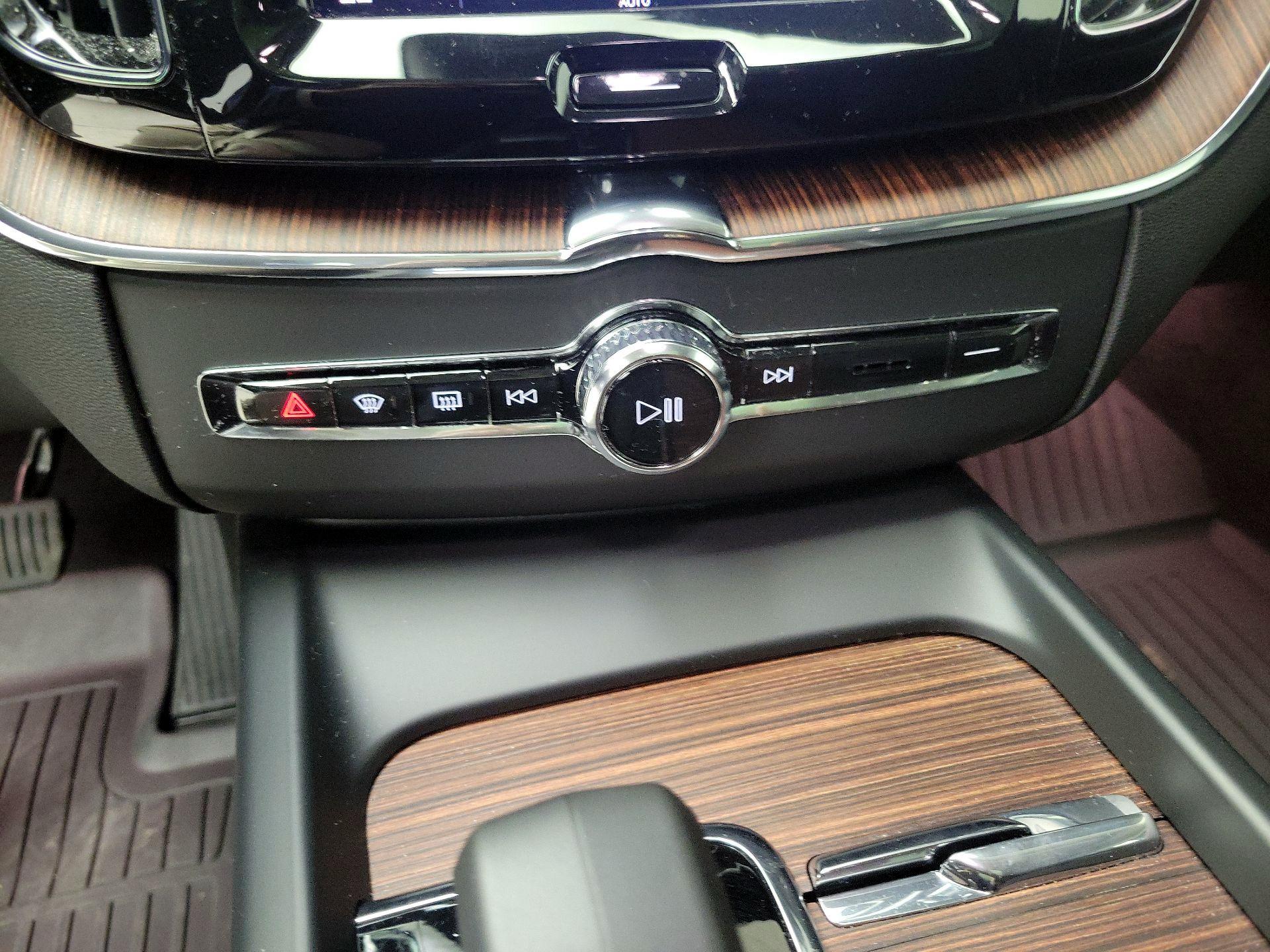 Thumbnail: 2024 Volvo XC60 - 17