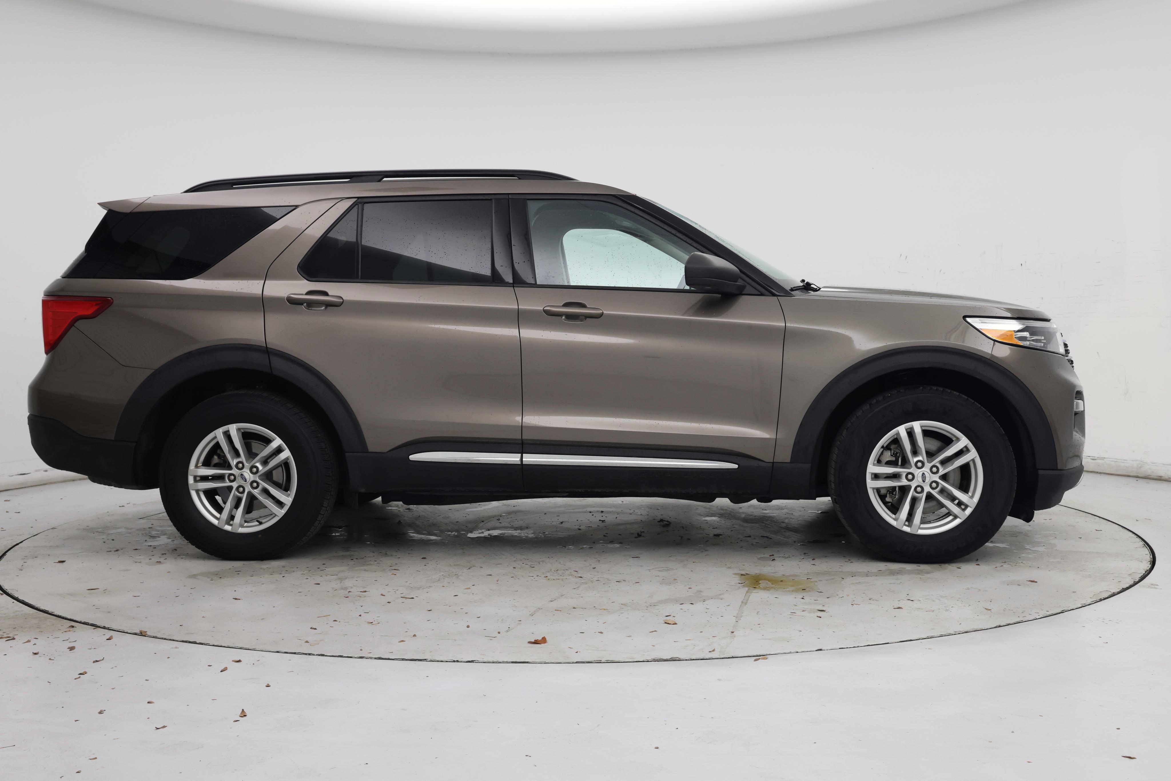 Thumbnail: 2021 Ford Explorer - 7