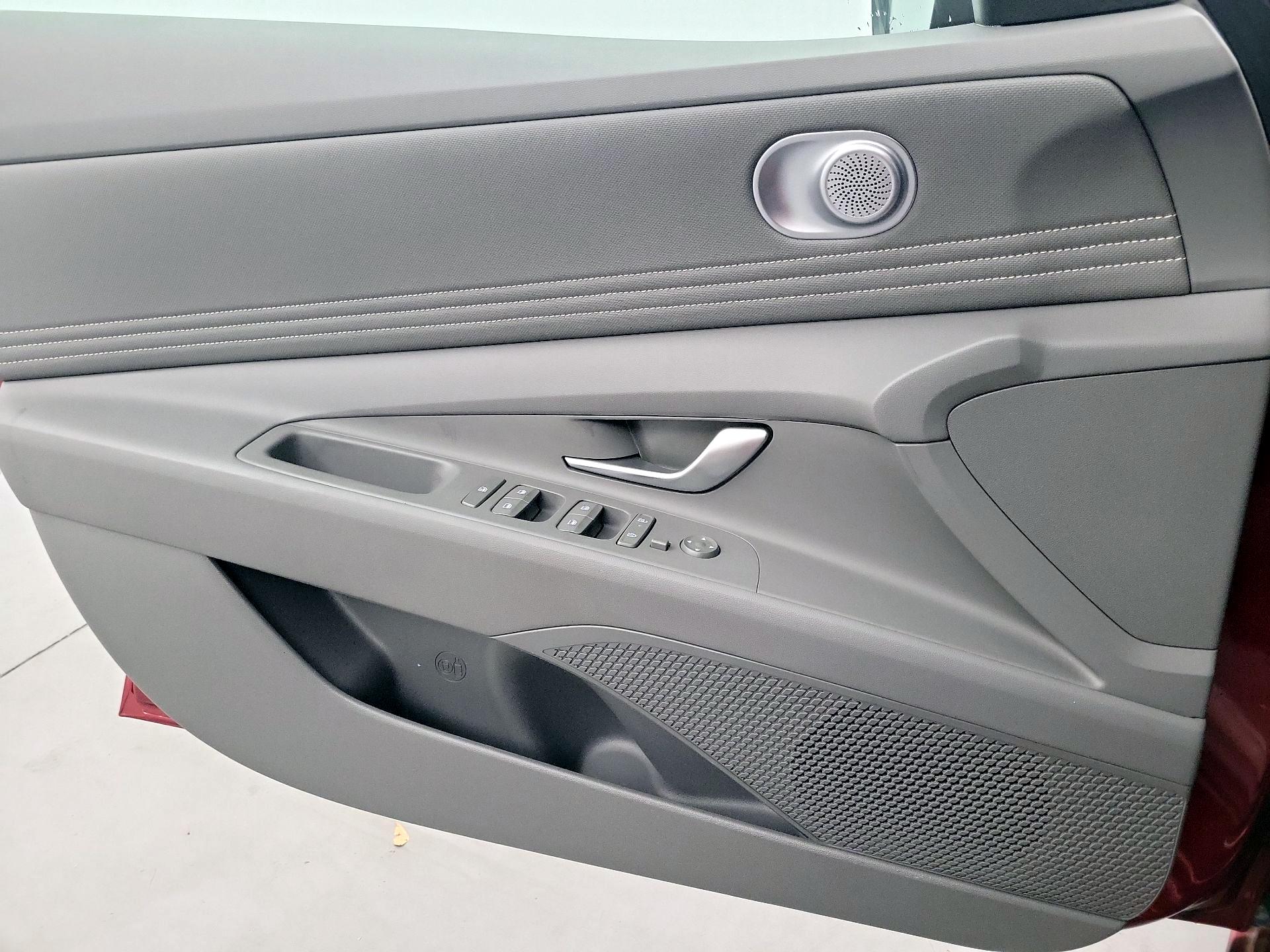 Thumbnail: 2024 Hyundai Elantra - 10