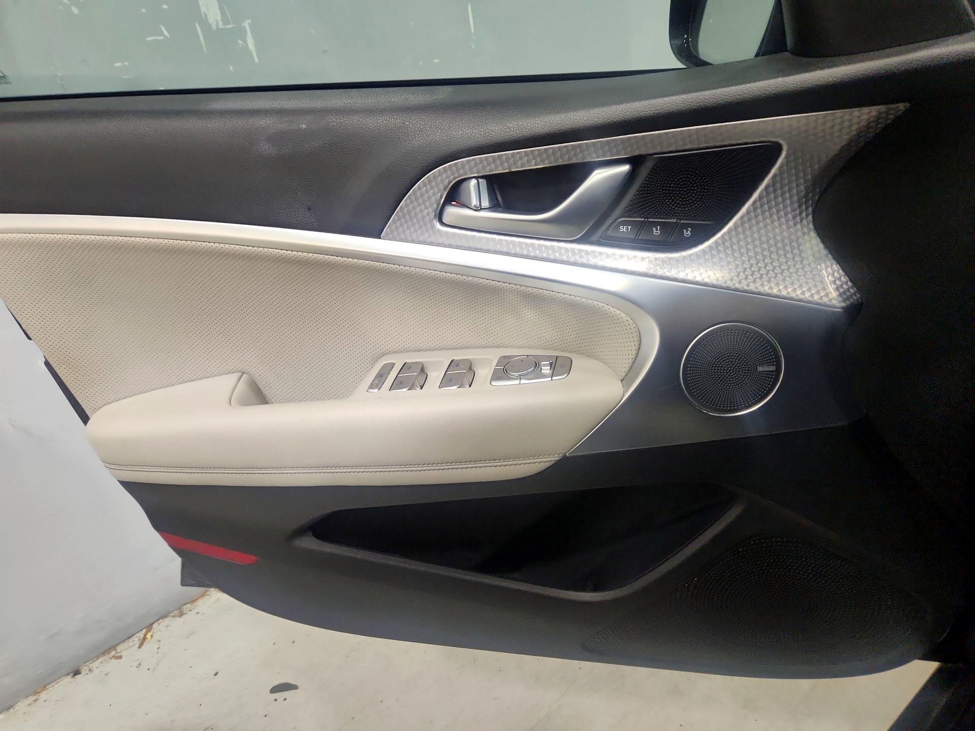 Thumbnail: 2023 Genesis G70 - 12