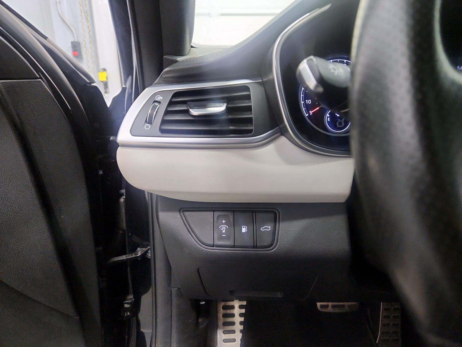 Thumbnail: 2023 Genesis G70 - 13