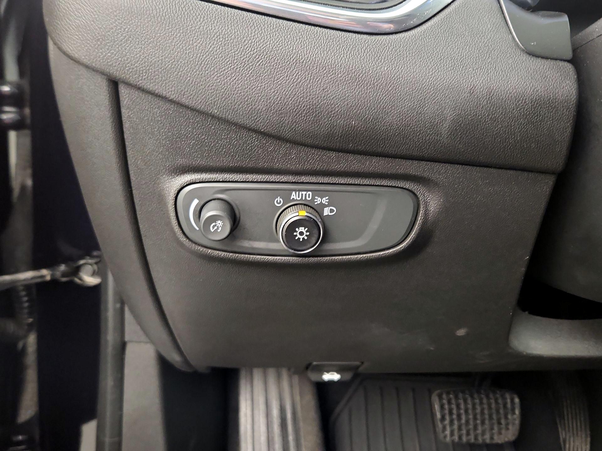 Thumbnail: 2020 Chevrolet Equinox - 11