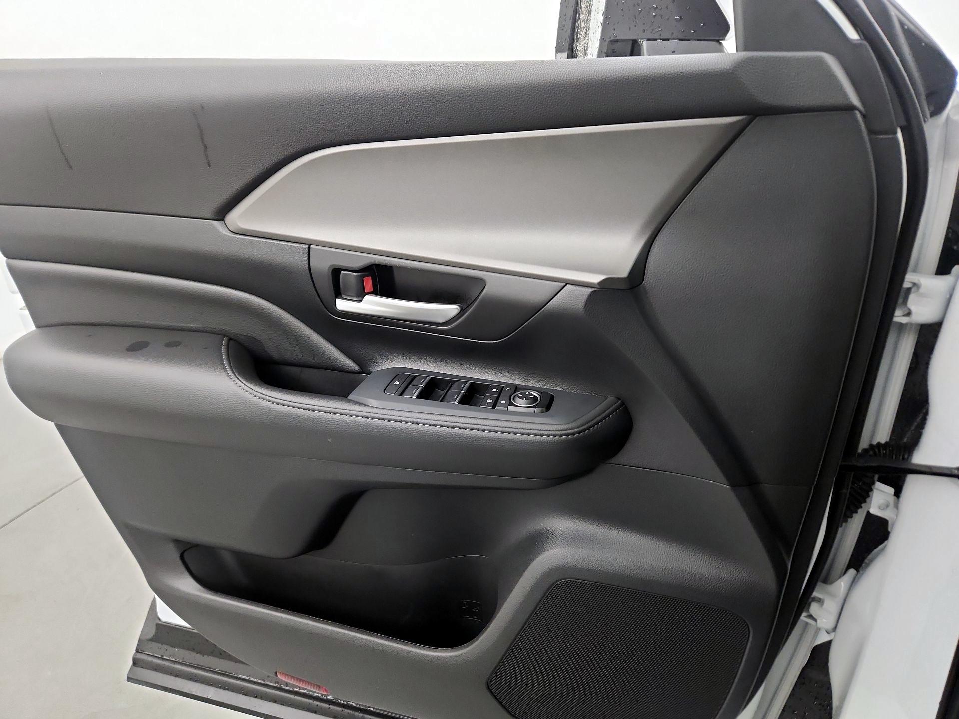 Thumbnail: 2025 Toyota Grand Highlander - 10