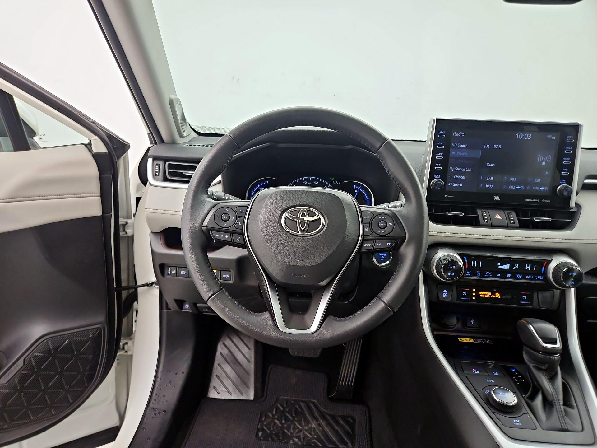 Thumbnail: 2022 Toyota RAV4 - 10