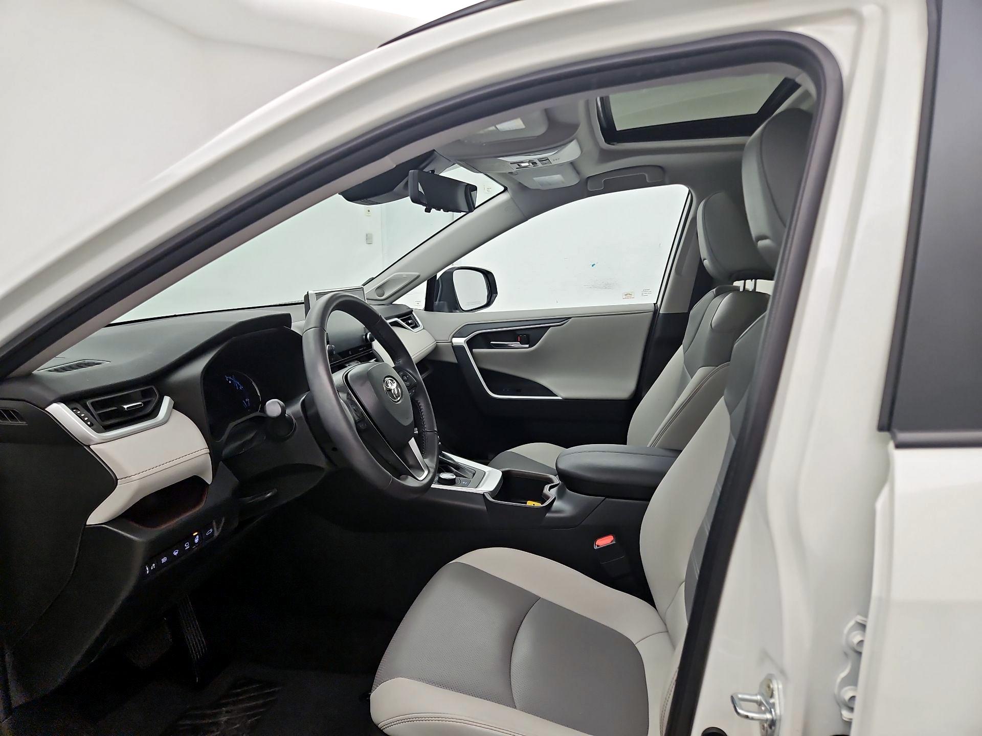 Thumbnail: 2022 Toyota RAV4 - 11