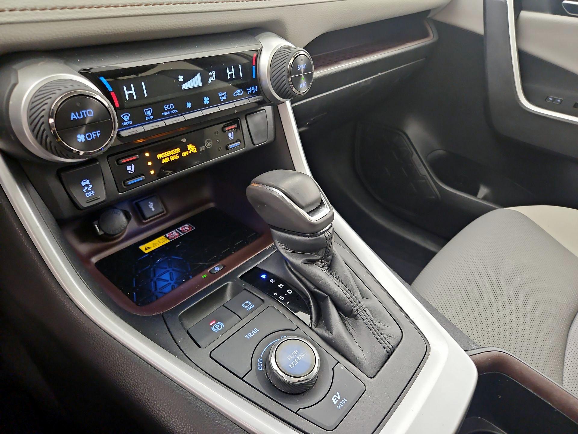 Thumbnail: 2022 Toyota RAV4 - 17