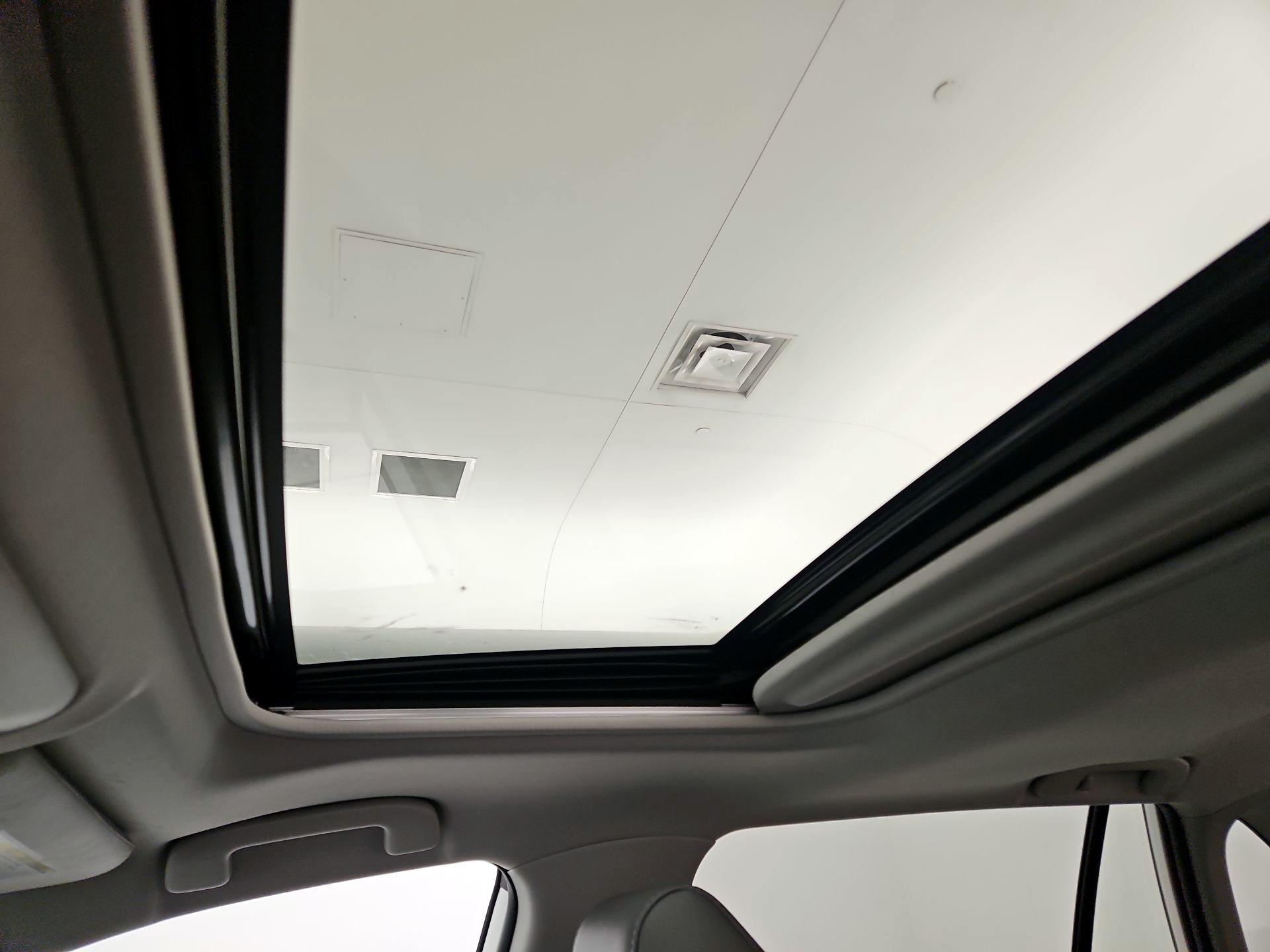 Thumbnail: 2022 Toyota RAV4 - 19