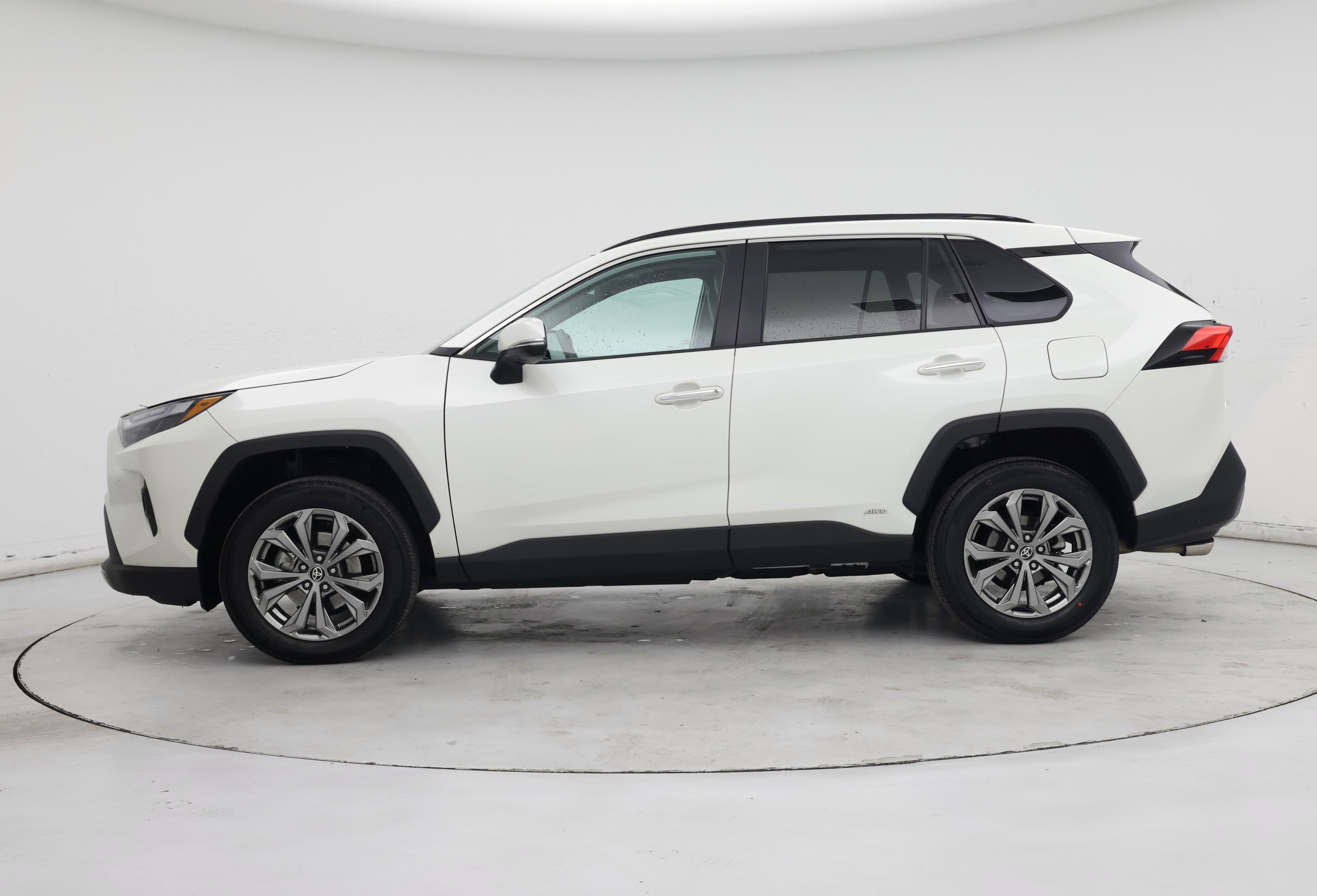 Thumbnail: 2022 Toyota RAV4 - 3