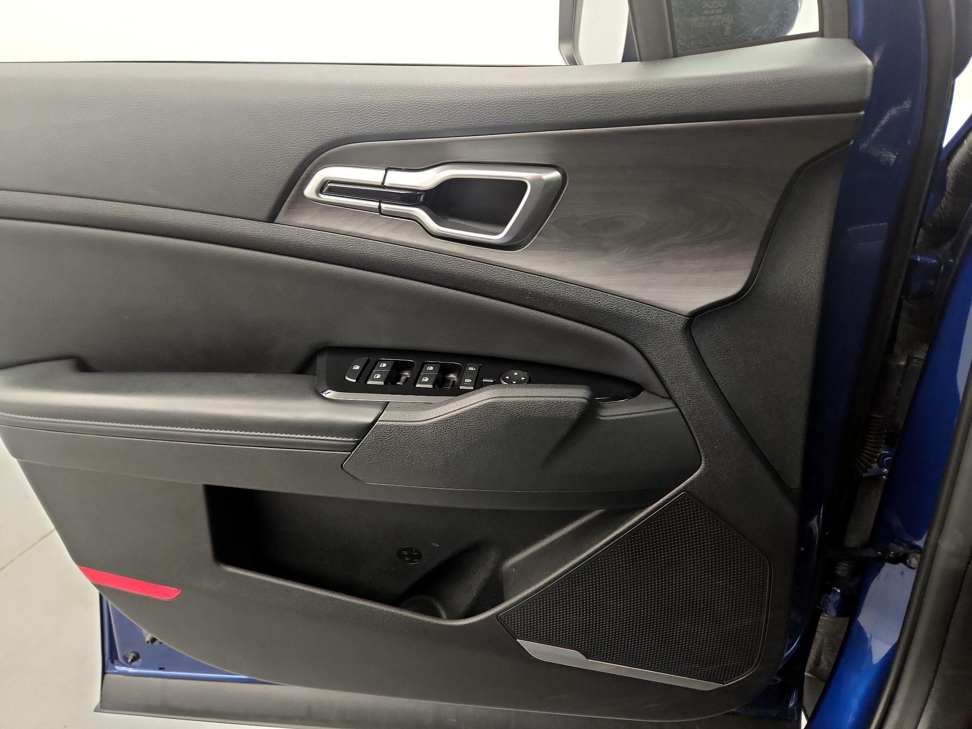 Thumbnail: 2023 Kia Sportage - 10