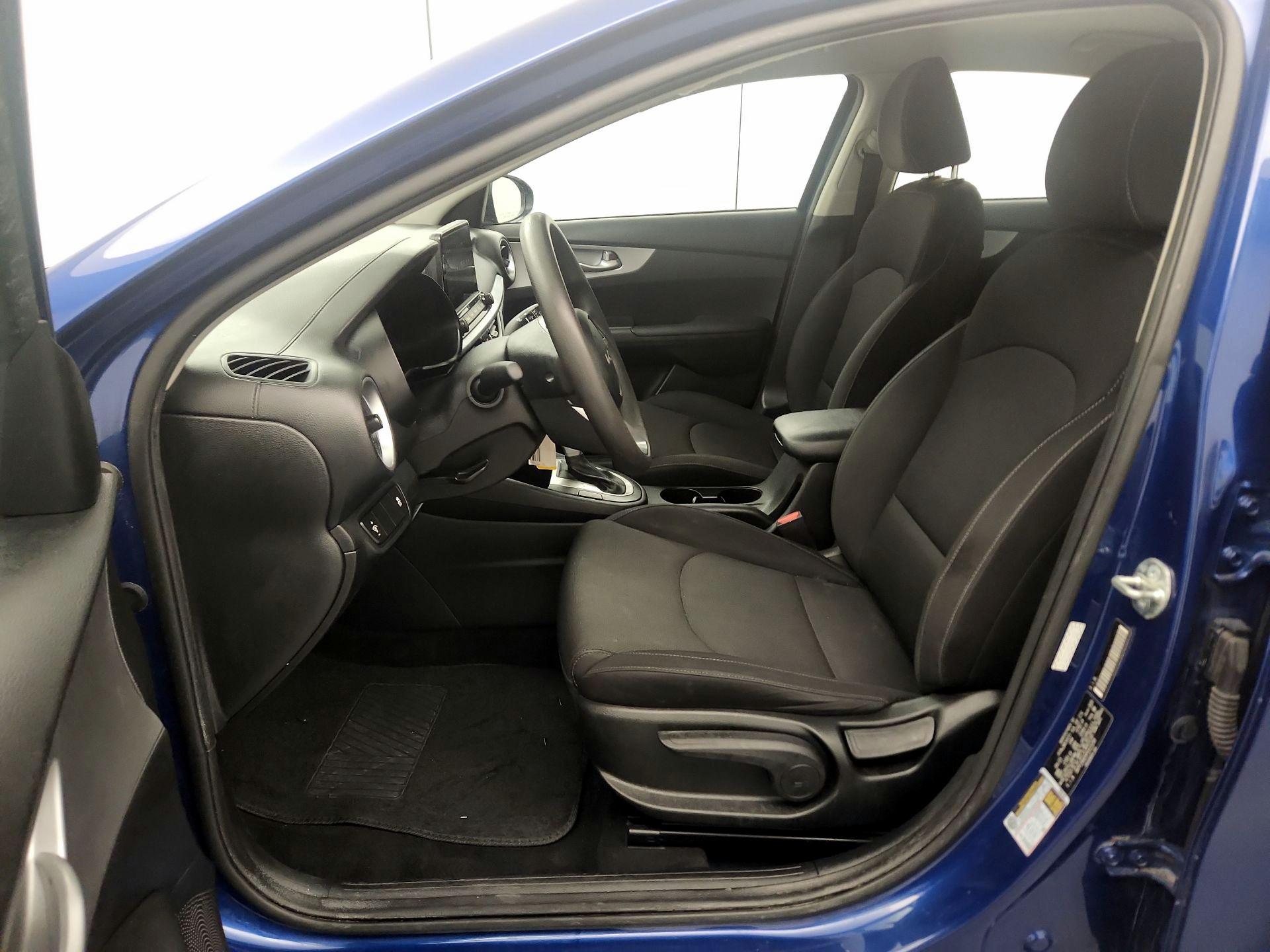 Thumbnail: 2023 Kia Forte - 9