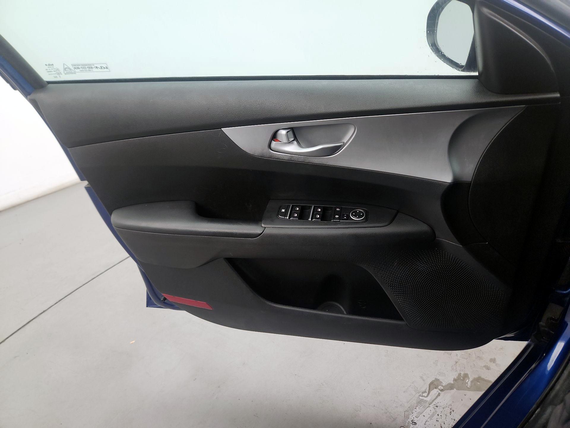 Thumbnail: 2023 Kia Forte - 10