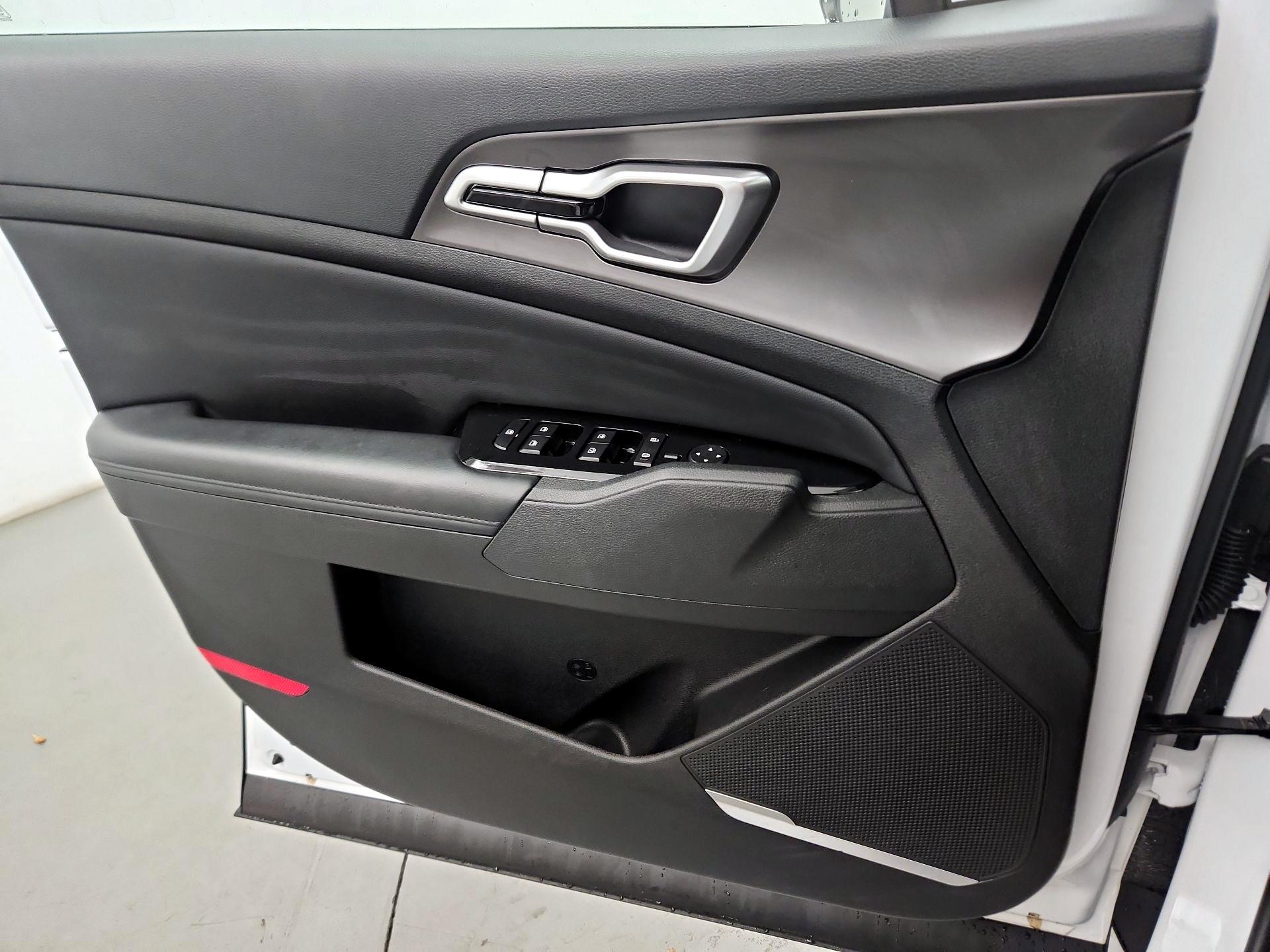 Thumbnail: 2023 Kia Sportage - 10