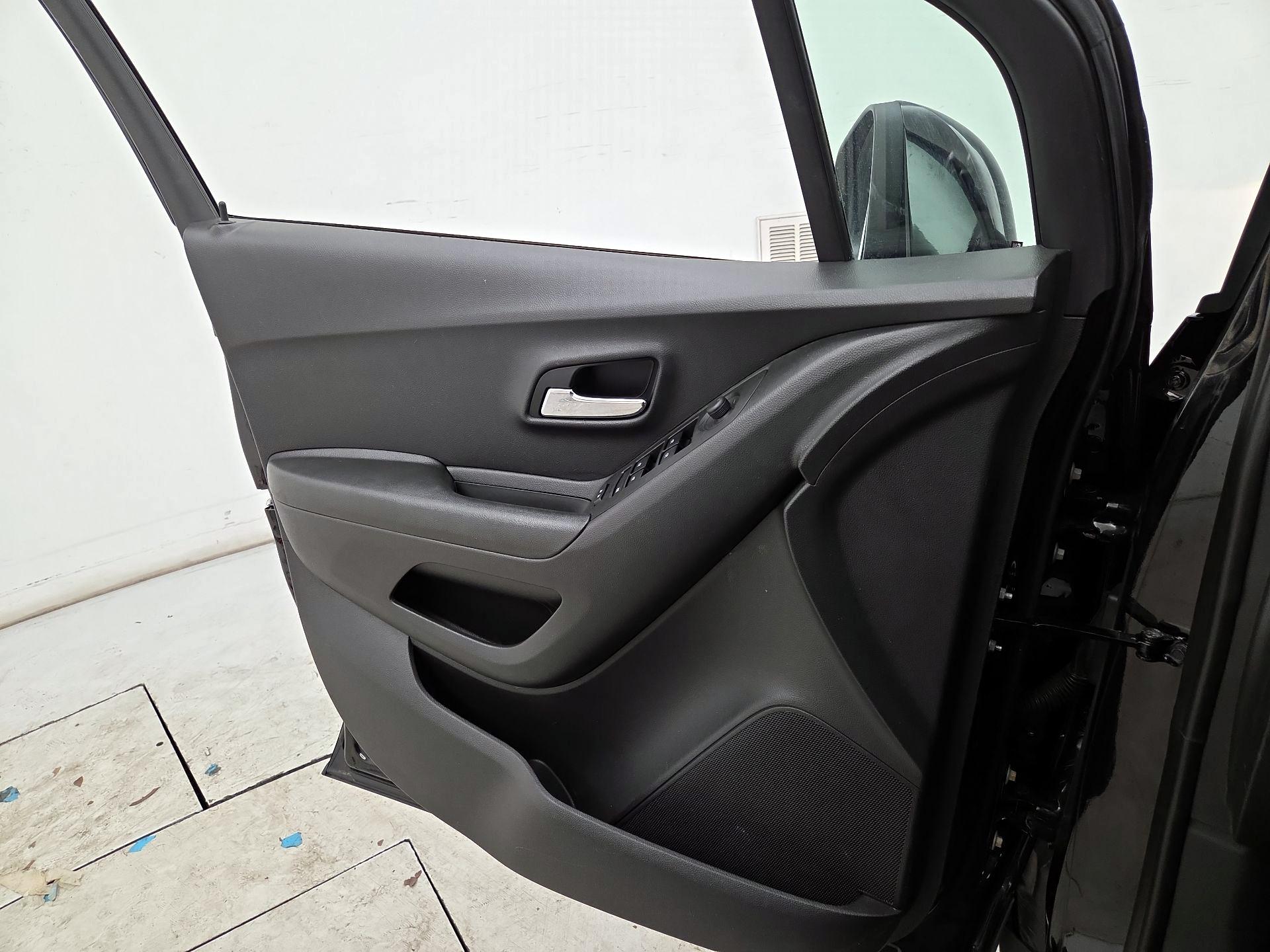 Thumbnail: 2021 Chevrolet Trax - 12