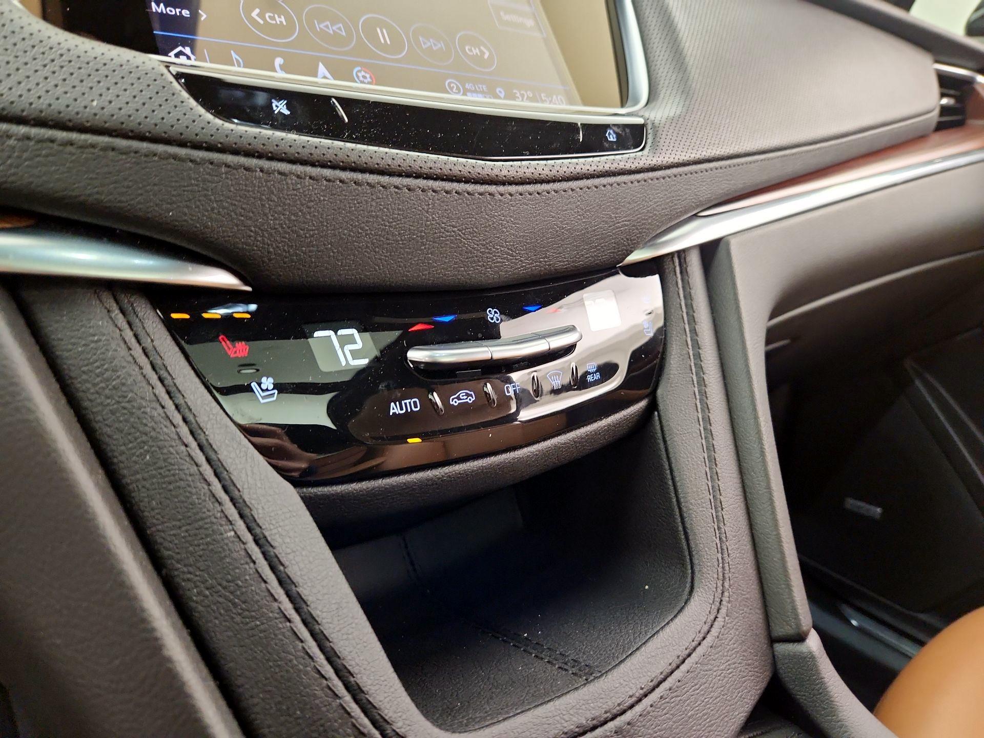 Thumbnail: 2024 Cadillac XT5 - 17