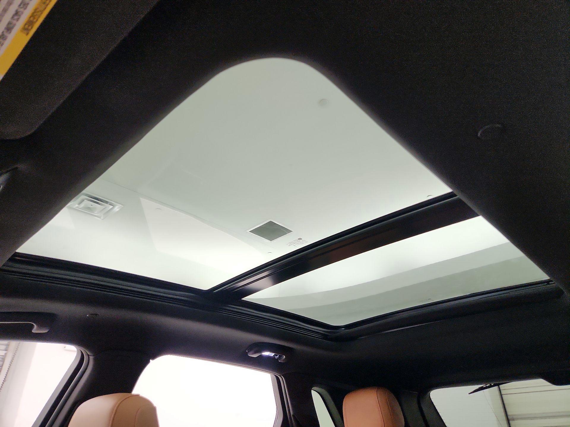 Thumbnail: 2024 Cadillac XT5 - 20