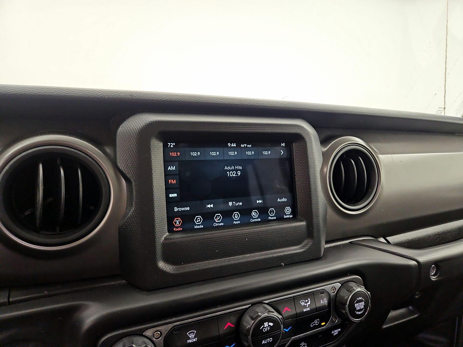 Thumbnail: 2022 Jeep Wrangler - 15