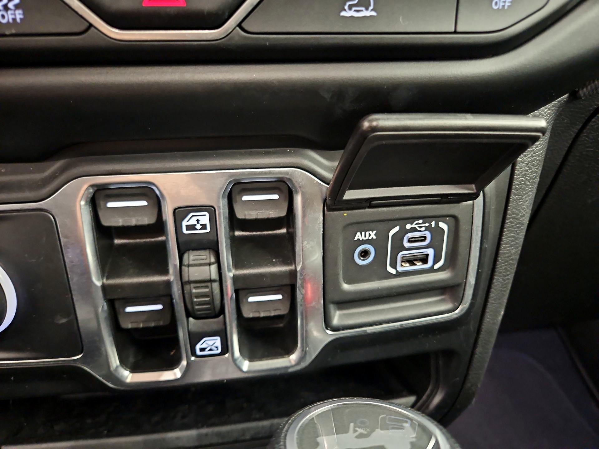 Thumbnail: 2022 Jeep Wrangler - 18