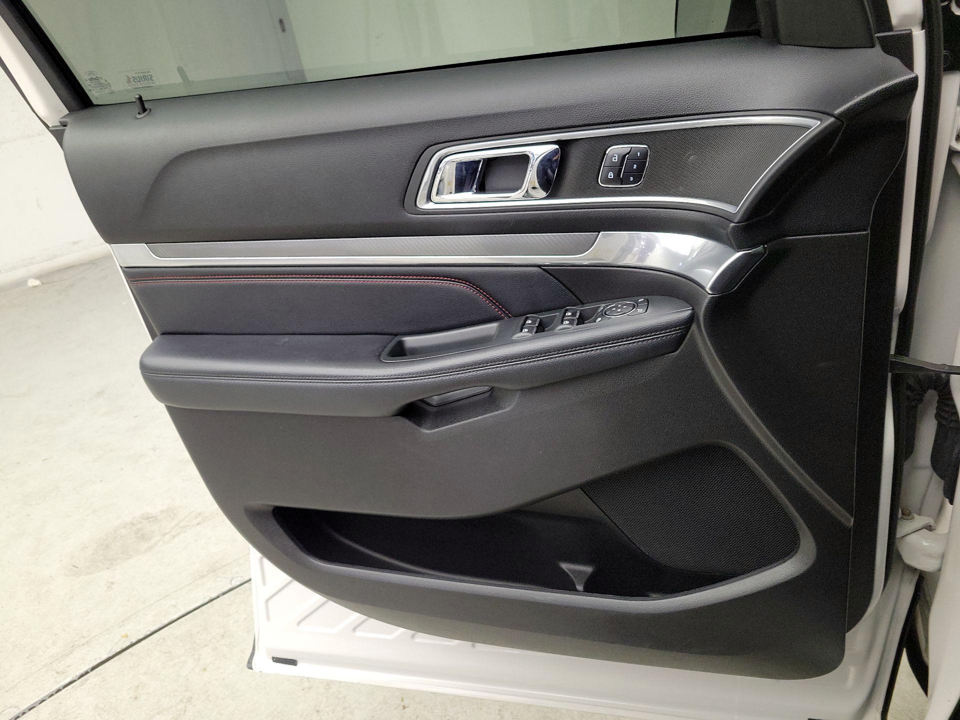 Thumbnail: 2017 Ford Explorer - 12