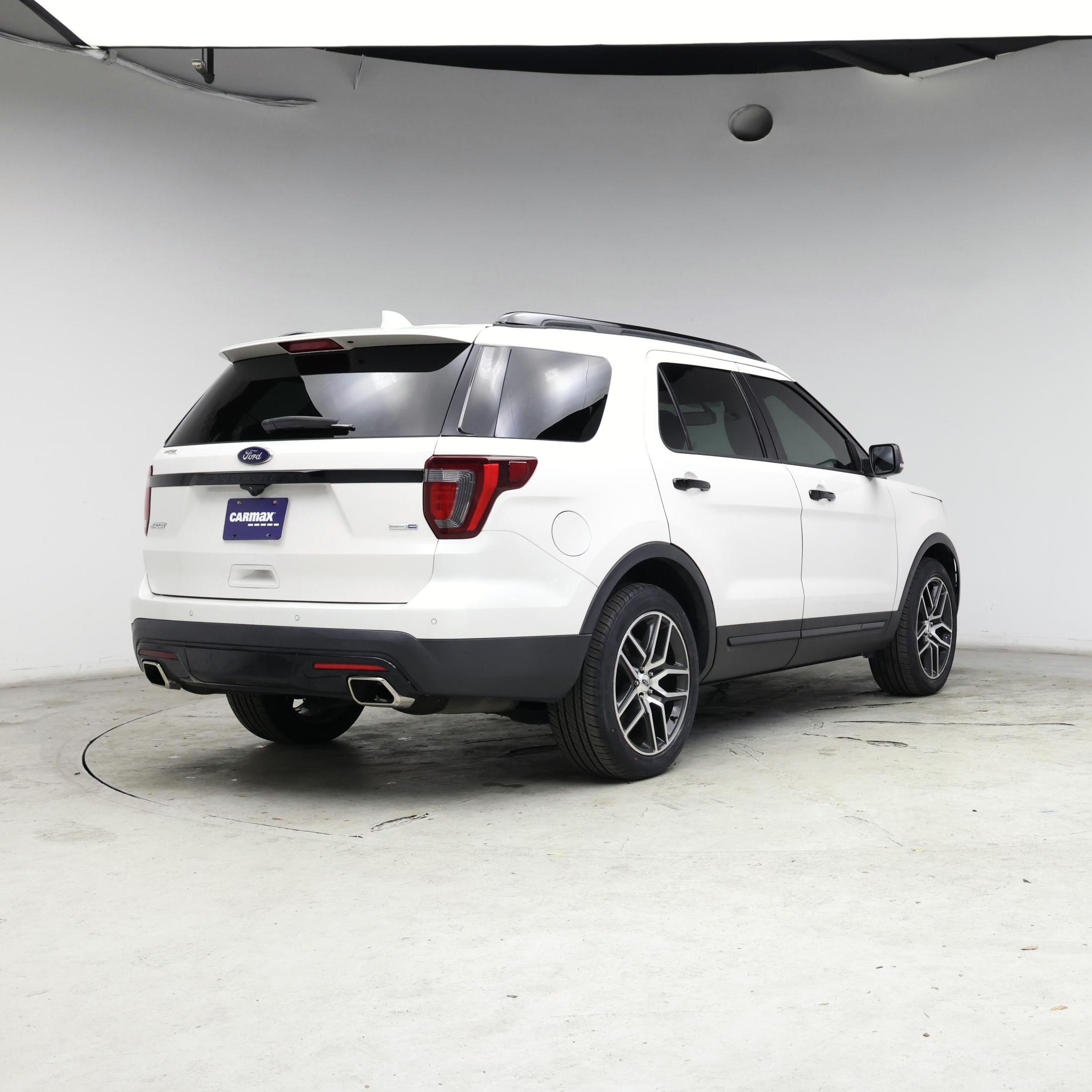 Thumbnail: 2017 Ford Explorer - 8