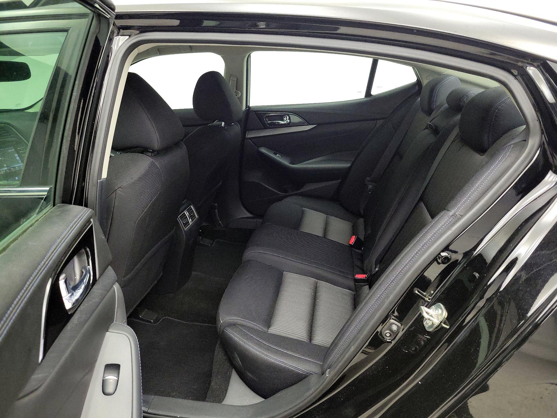 Thumbnail: 2017 Nissan Maxima - 20