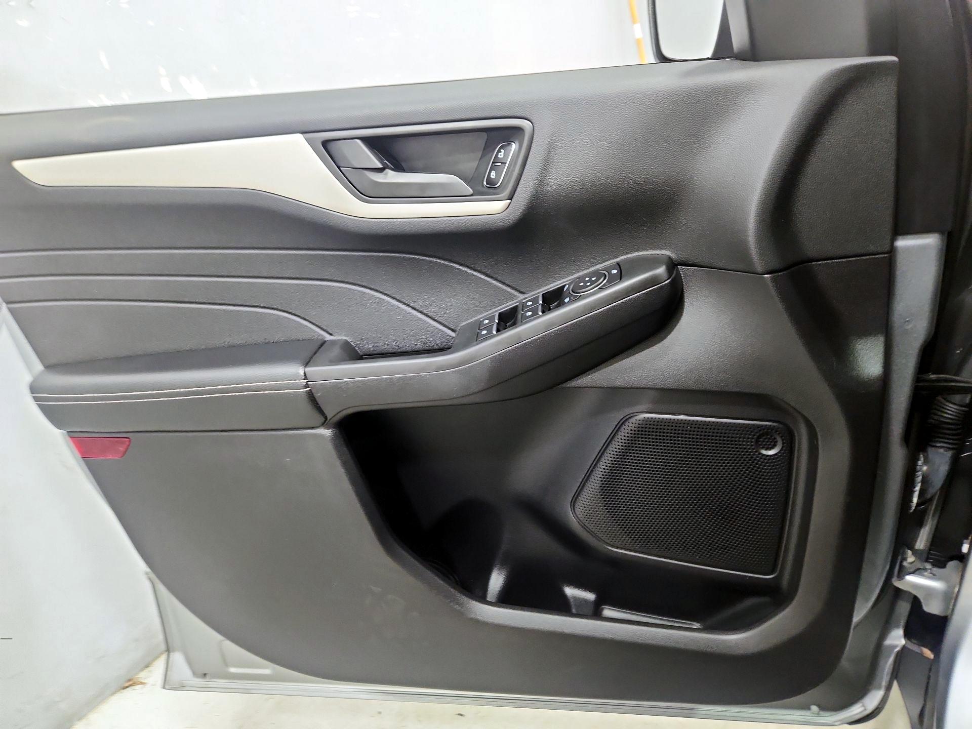 Thumbnail: 2022 Ford Escape - 12