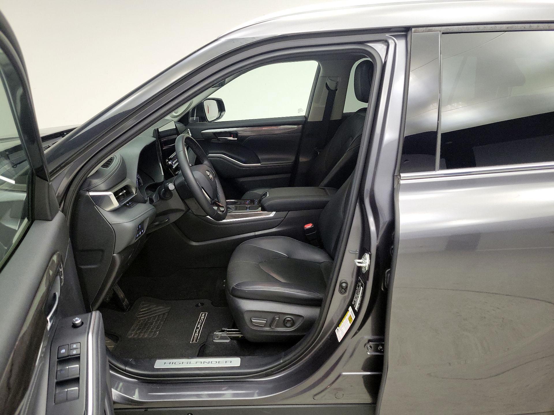 Thumbnail: 2021 Toyota Highlander - 11