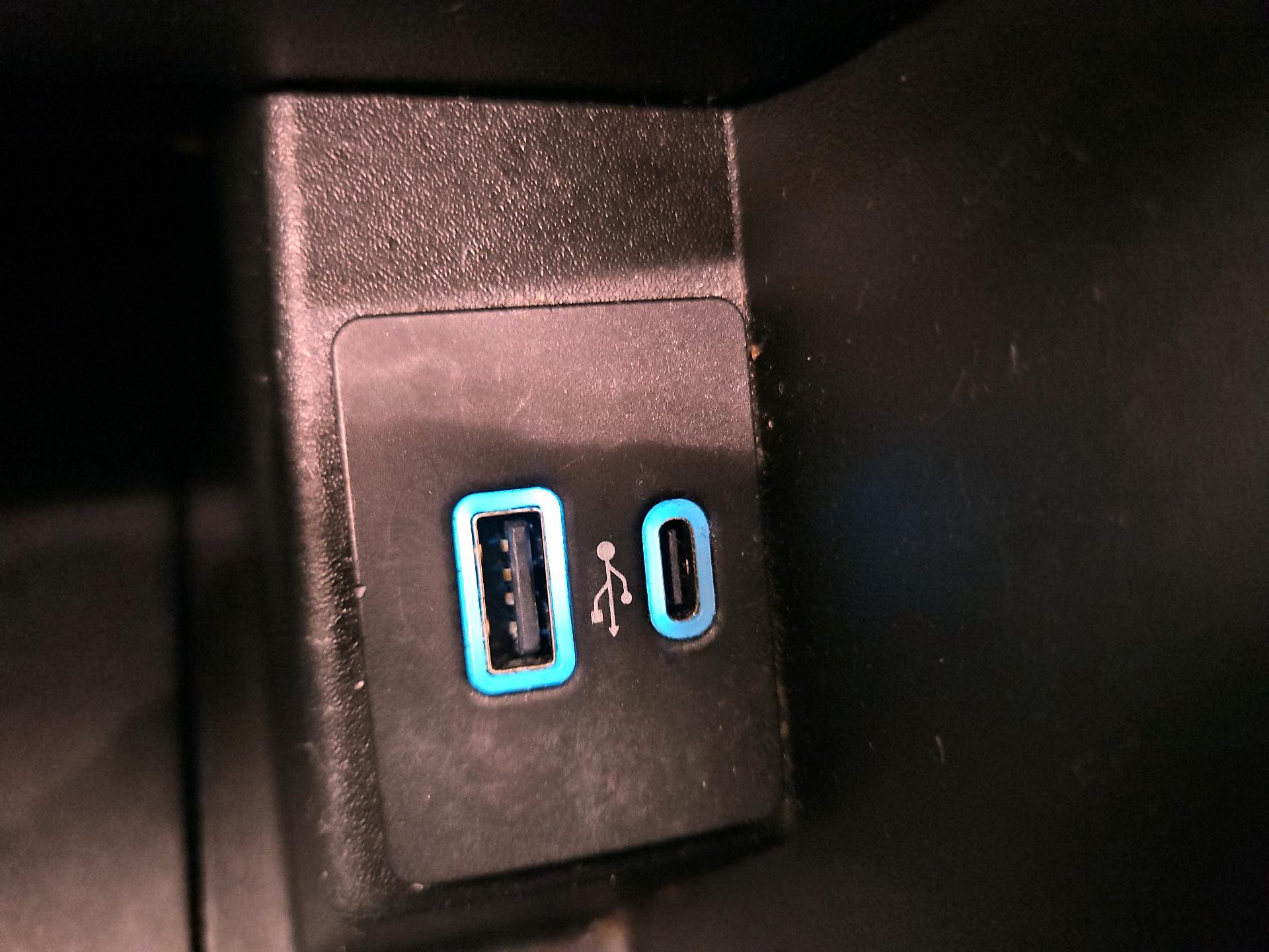 Thumbnail: 2023 Ford Edge - 18