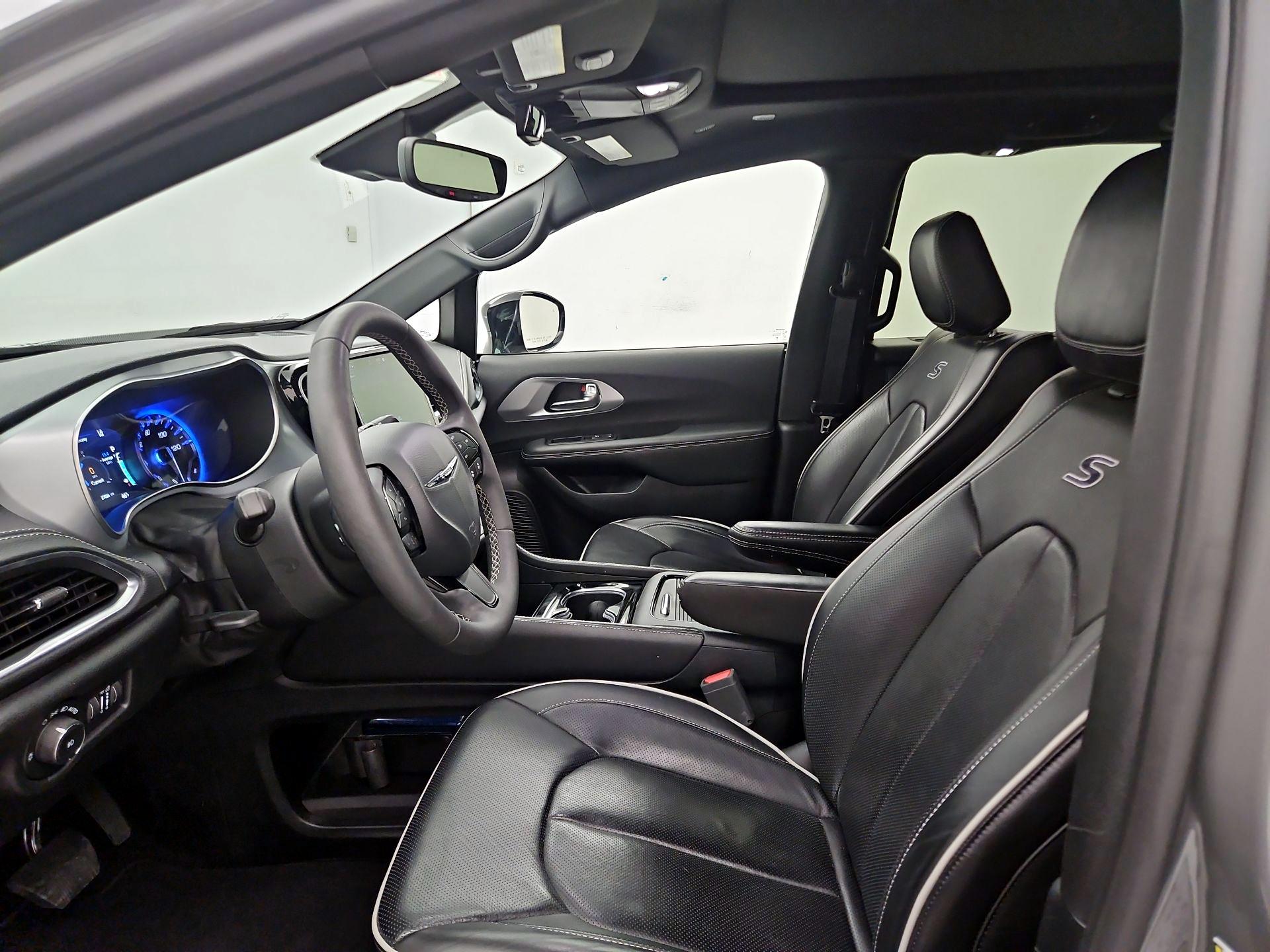 Thumbnail: 2025 Chrysler Pacifica - 11