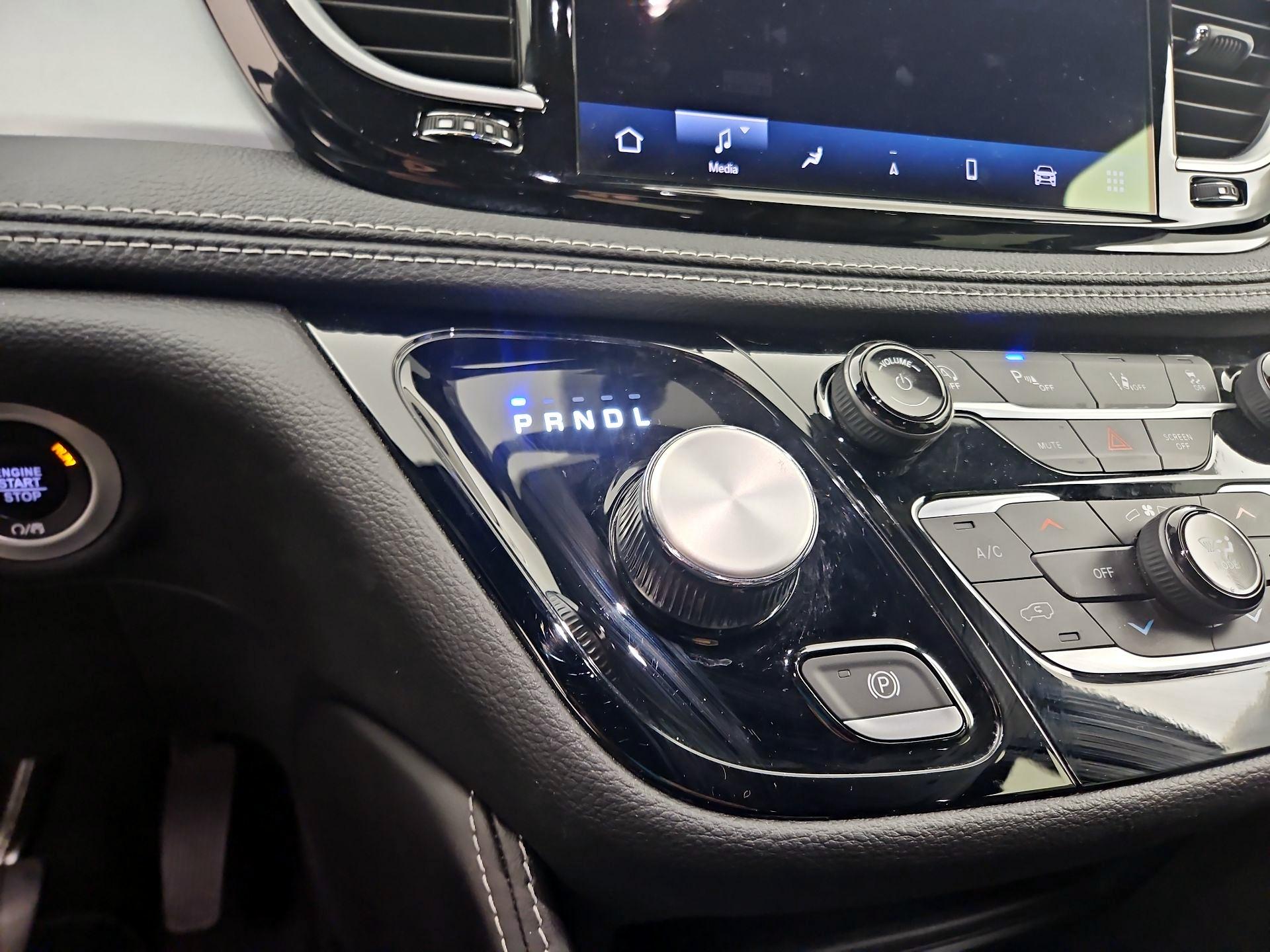 Thumbnail: 2025 Chrysler Pacifica - 18