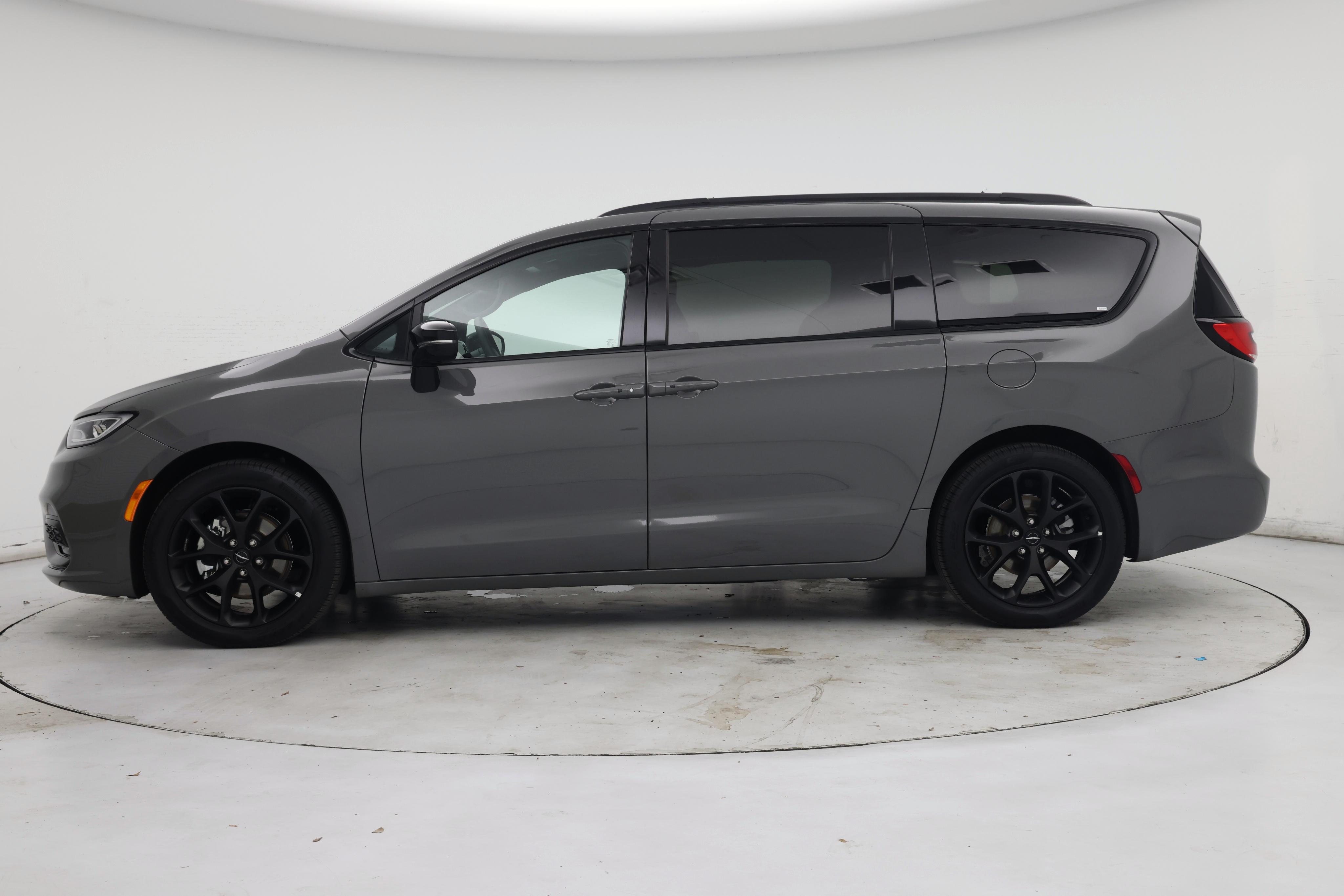 Thumbnail: 2025 Chrysler Pacifica - 3