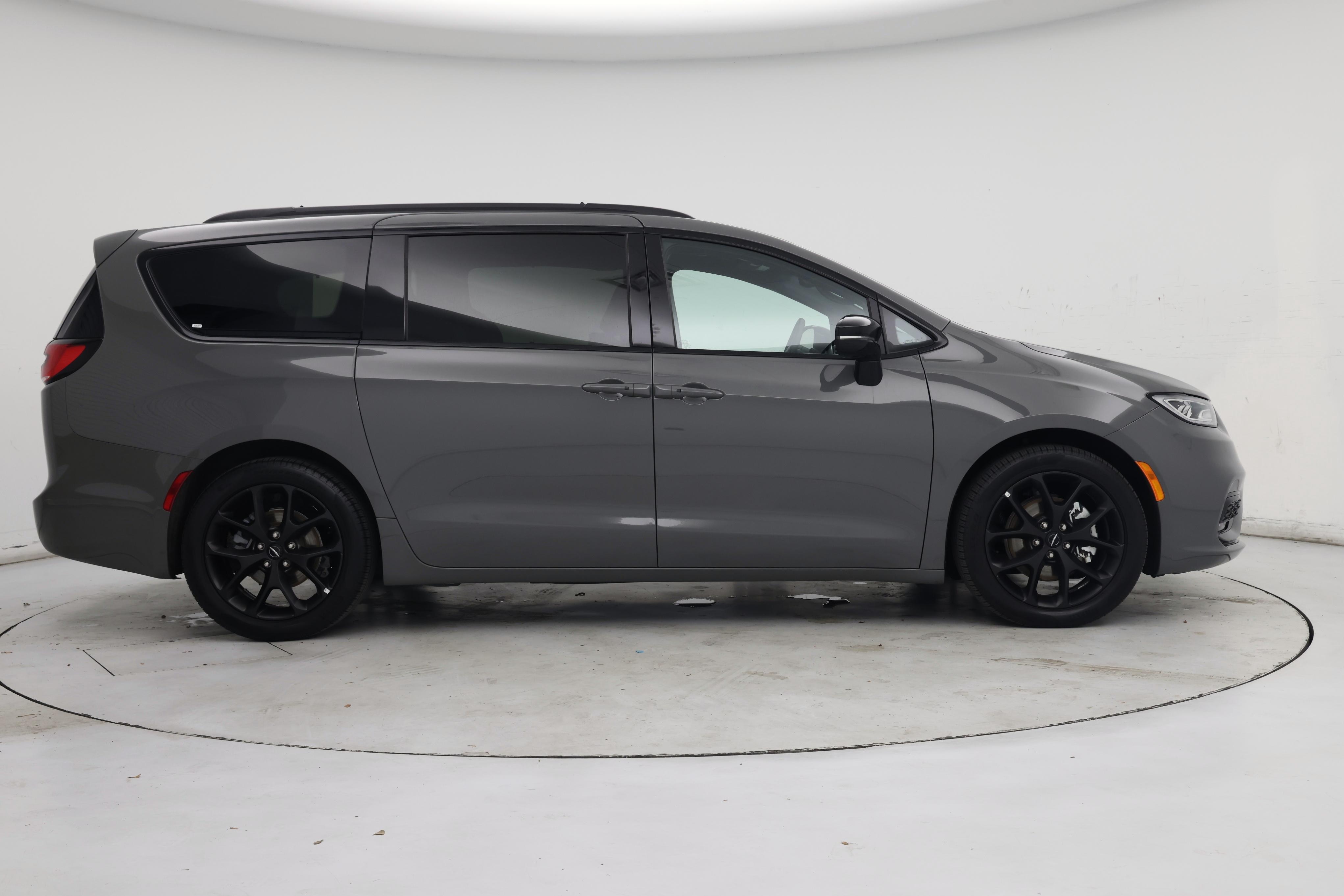 Thumbnail: 2025 Chrysler Pacifica - 7