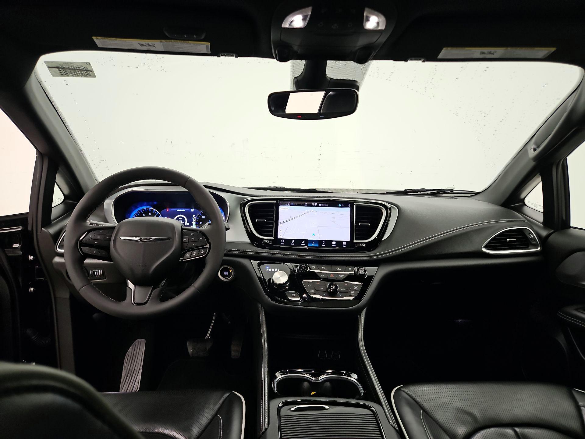 Thumbnail: 2025 Chrysler Pacifica - 9