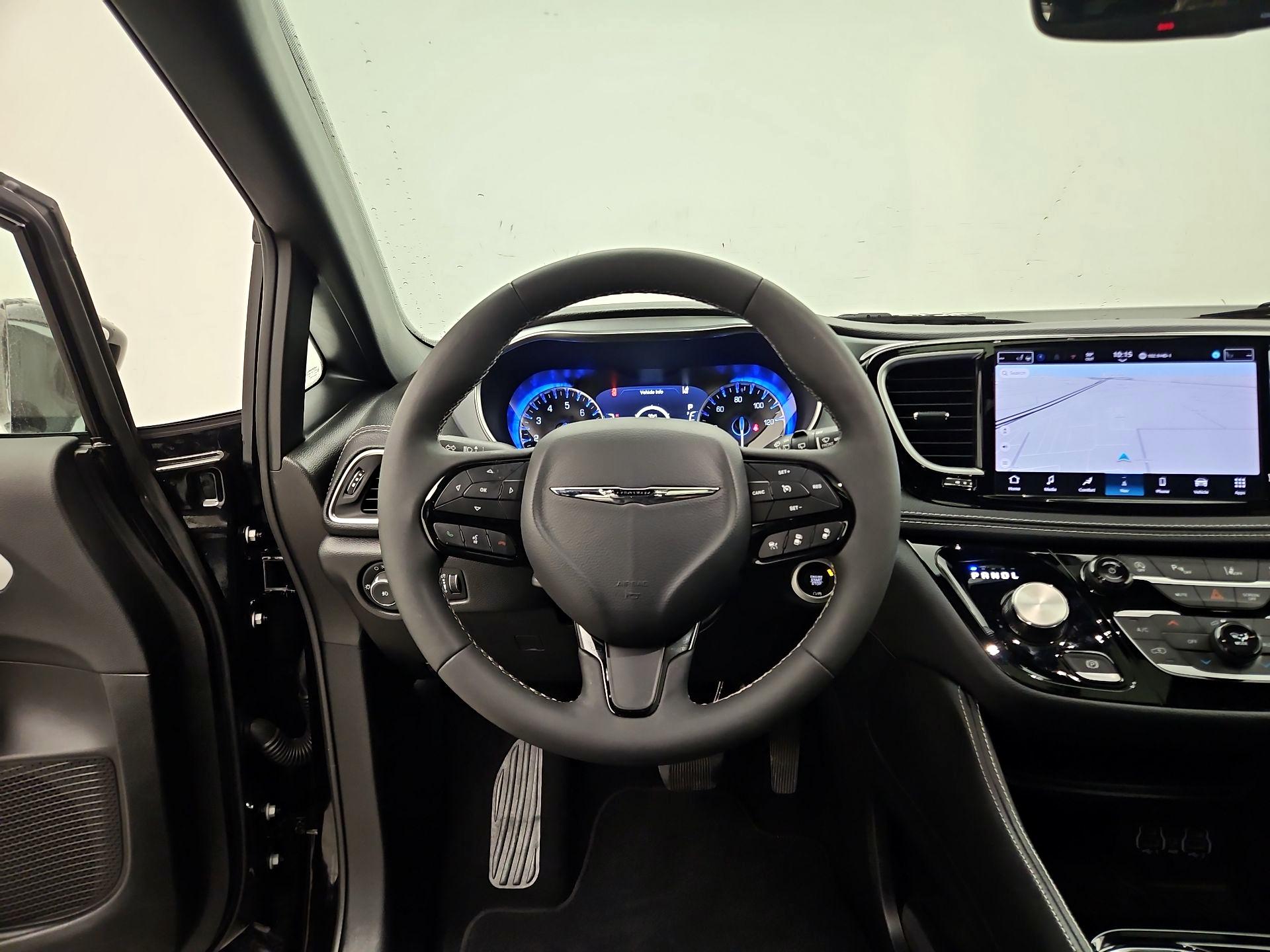 Thumbnail: 2025 Chrysler Pacifica - 10