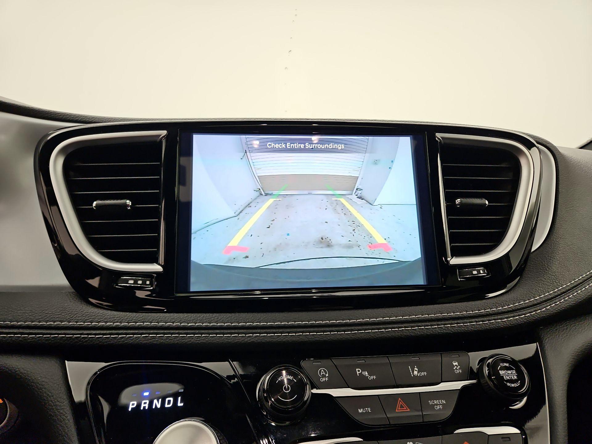 Thumbnail: 2025 Chrysler Pacifica - 15