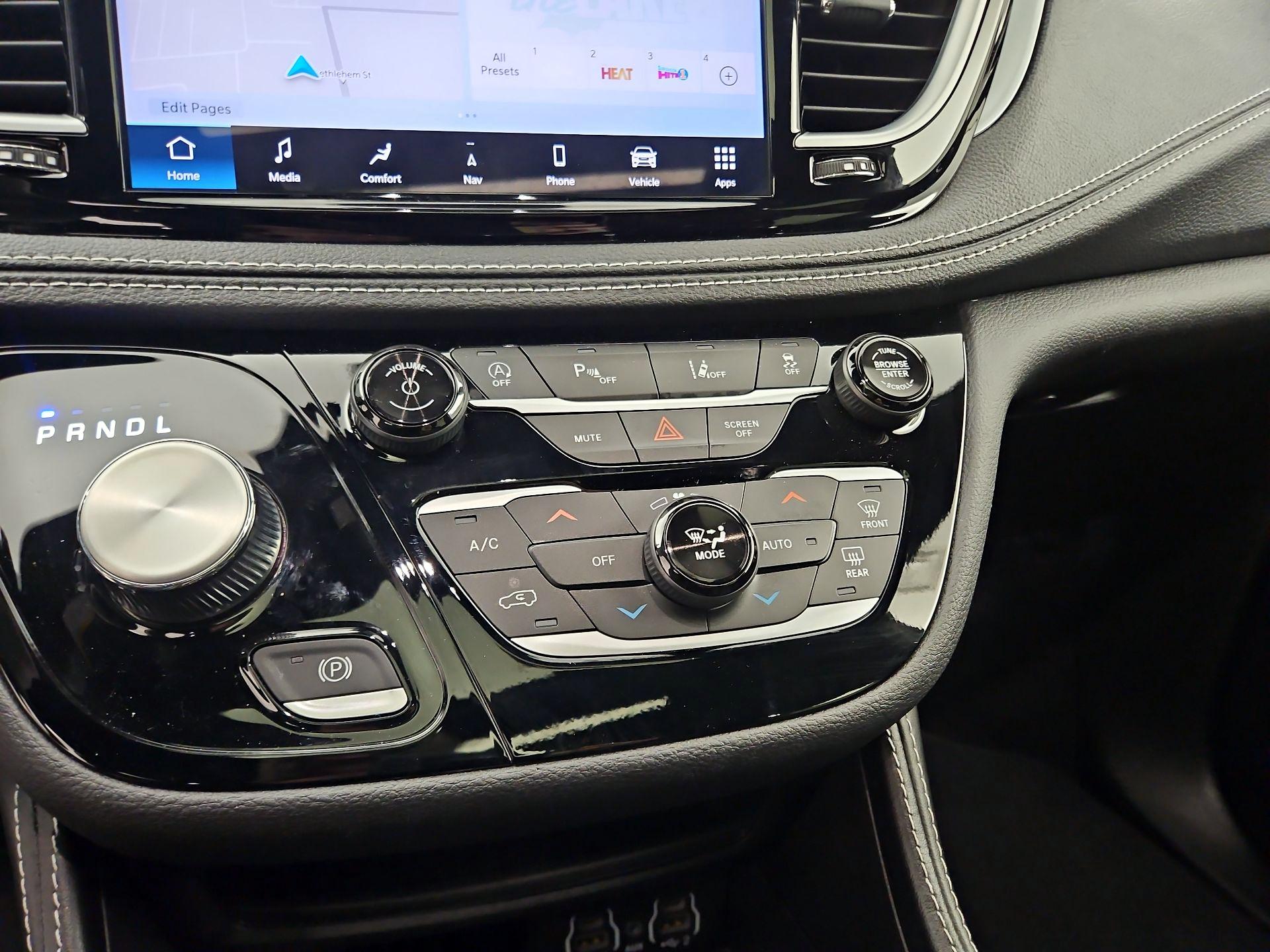 Thumbnail: 2025 Chrysler Pacifica - 17