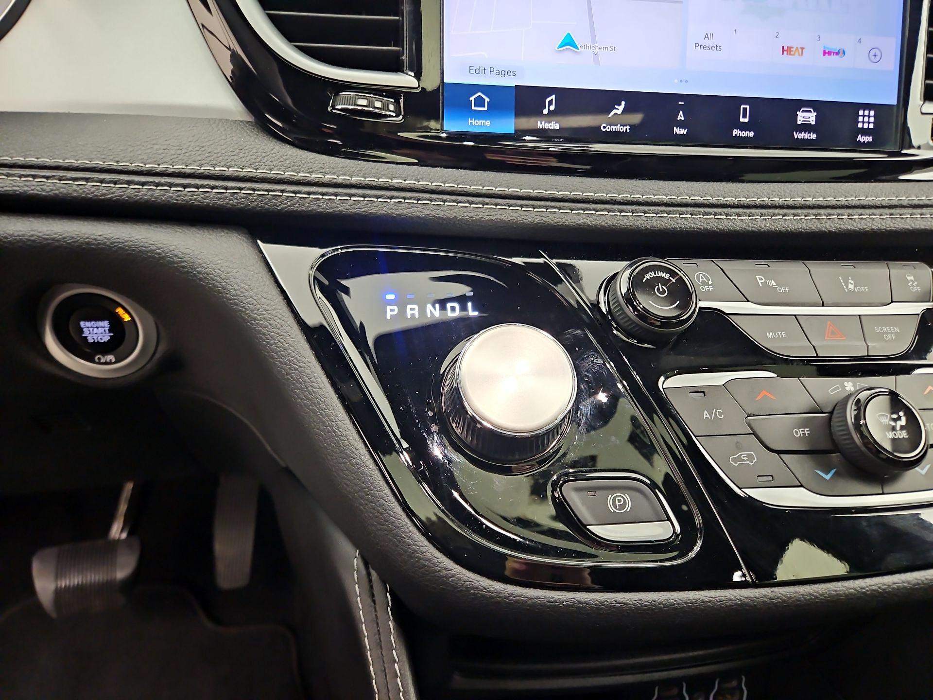 Thumbnail: 2025 Chrysler Pacifica - 18