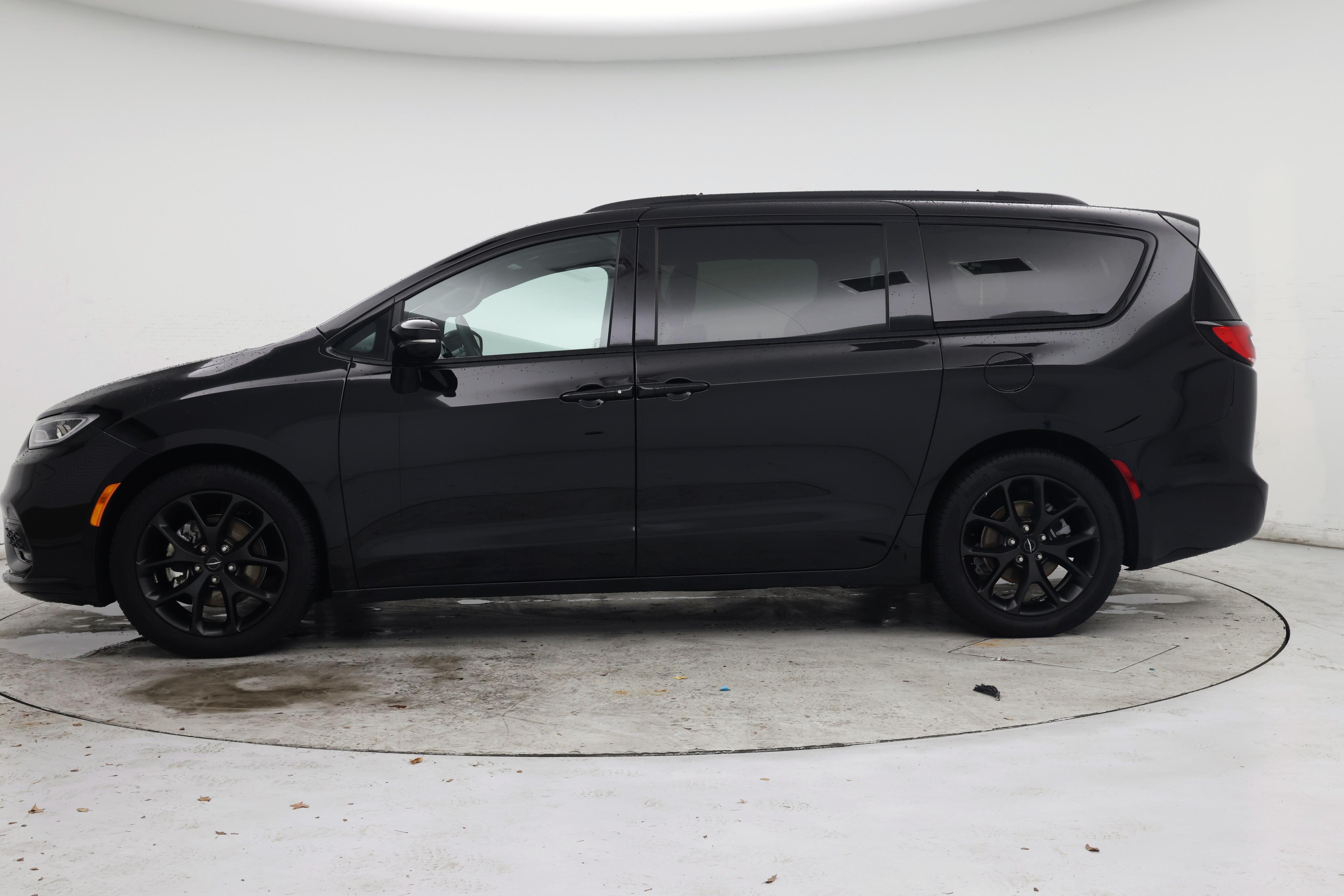 Thumbnail: 2025 Chrysler Pacifica - 3