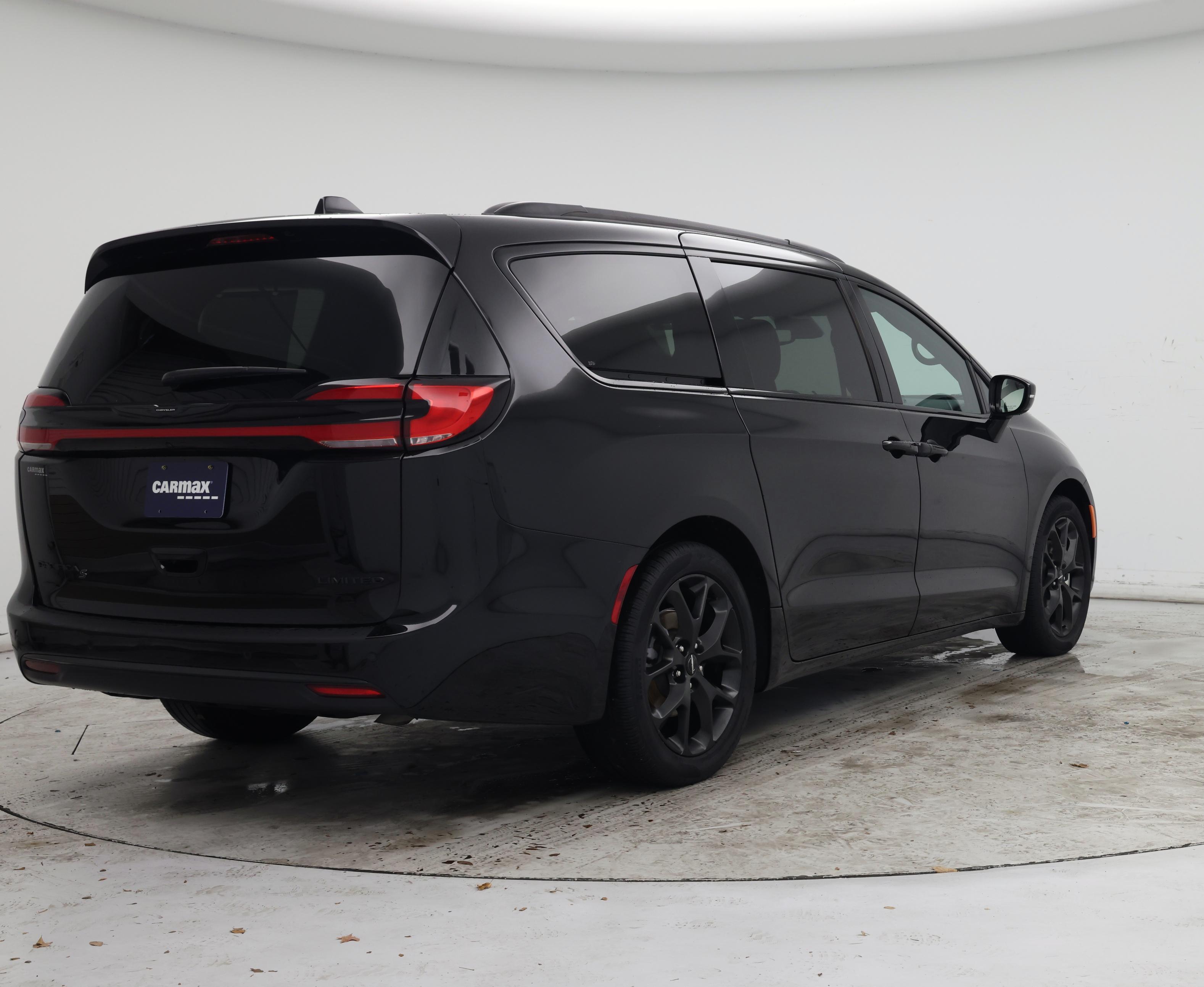 Thumbnail: 2025 Chrysler Pacifica - 8